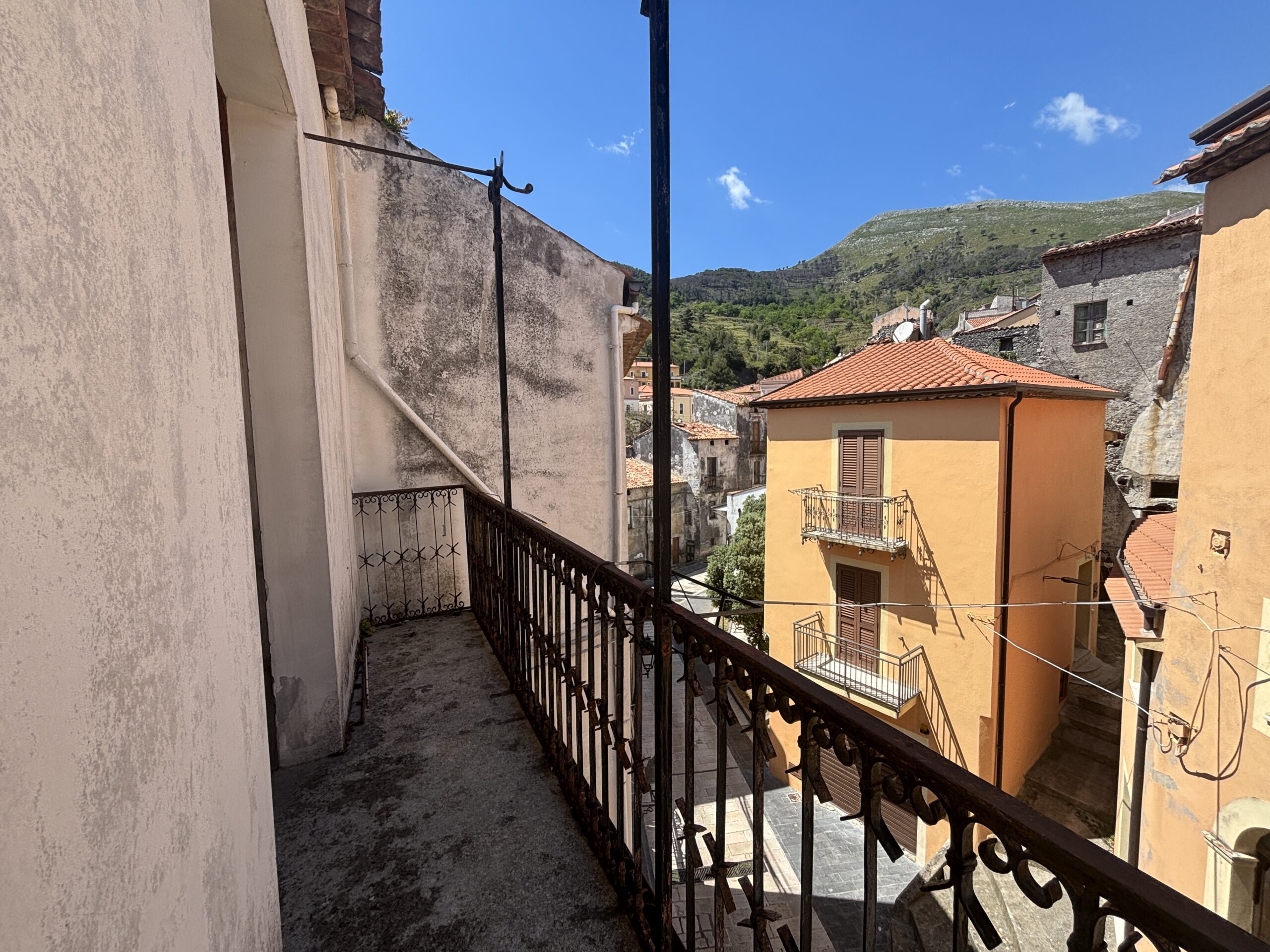 A charming property in the heart of Tortora’s historic centre
