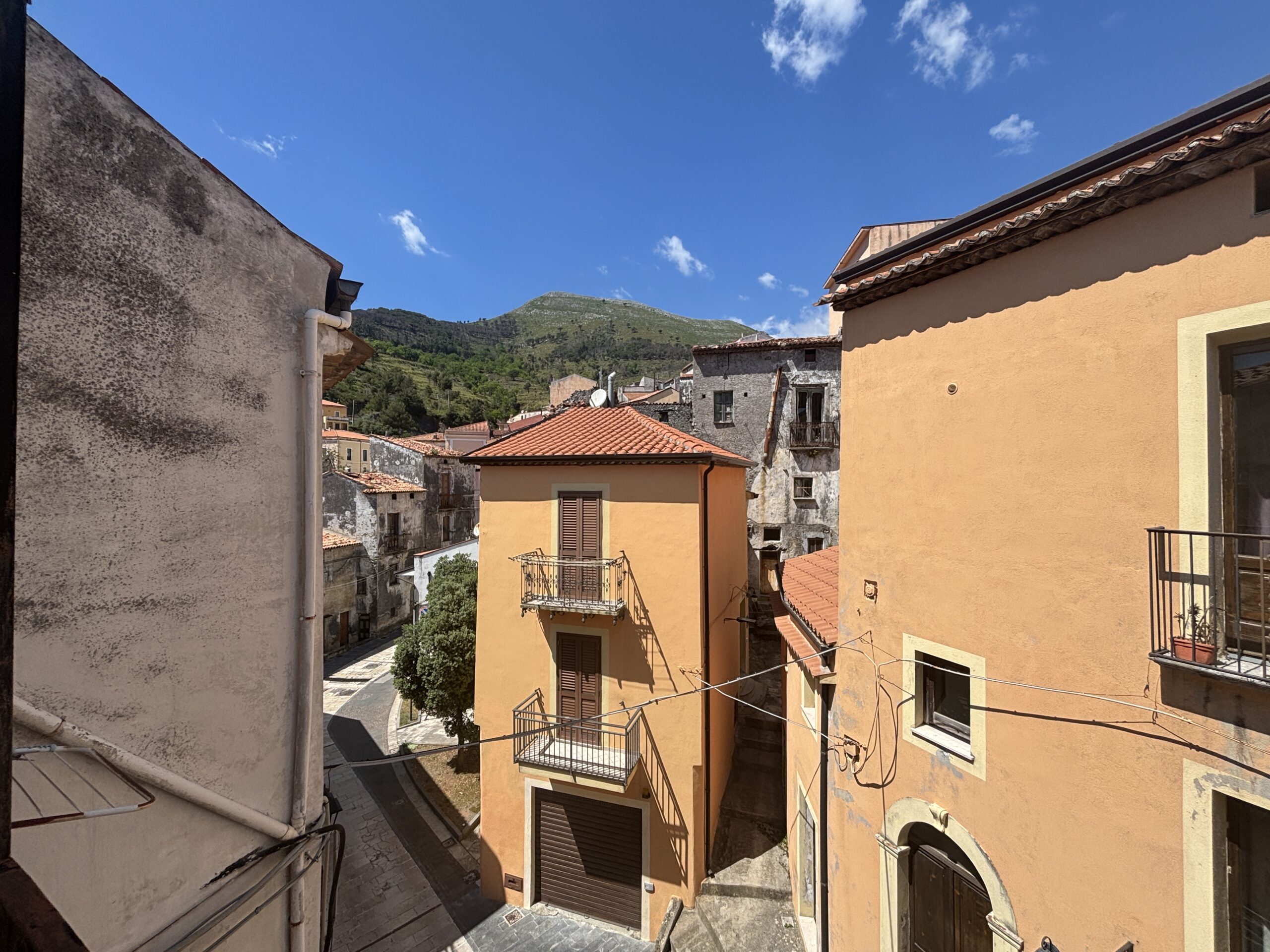 A charming property in the heart of Tortora’s historic centre