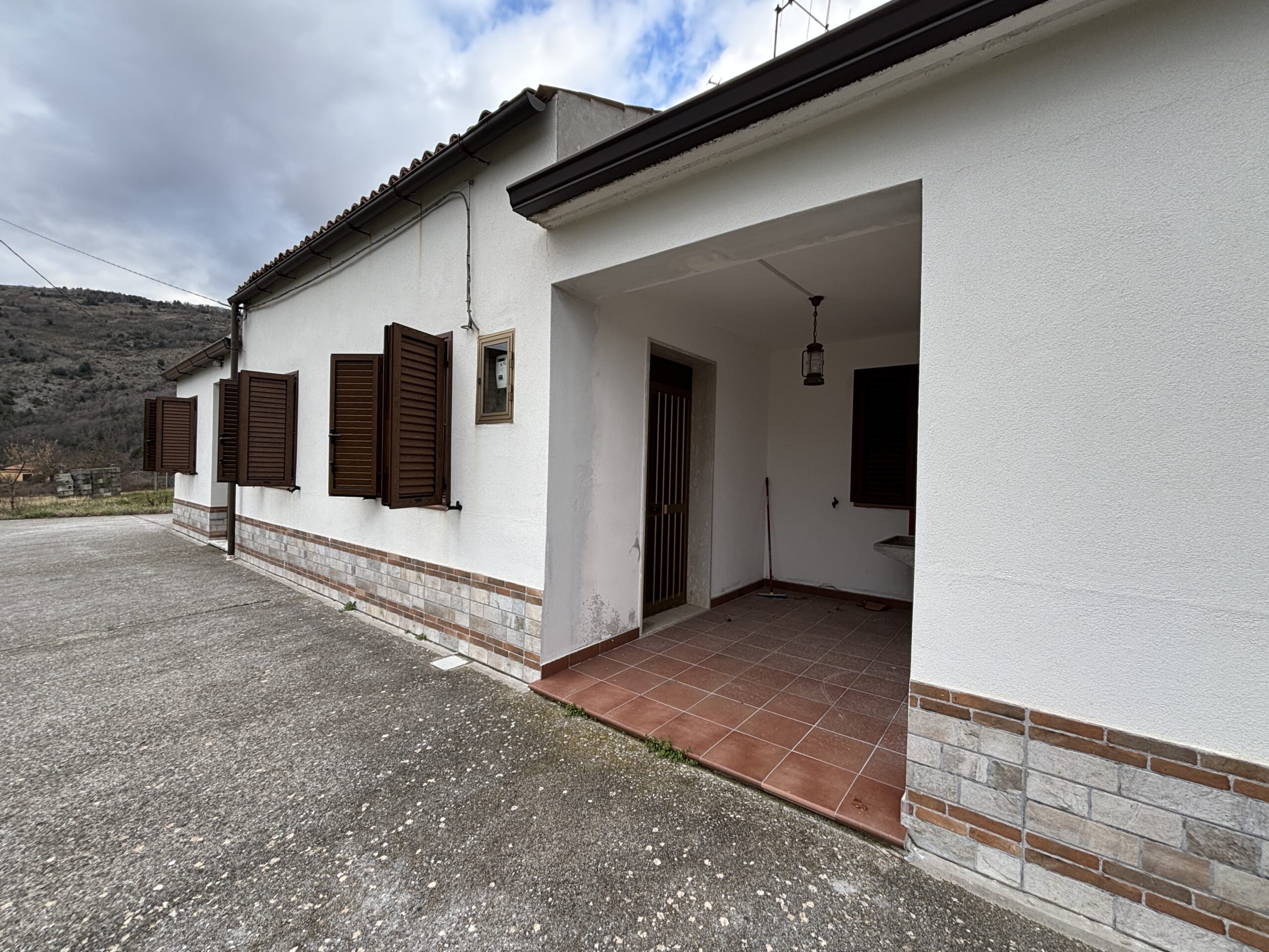Ampia casa già pronta a Galdo, con garage