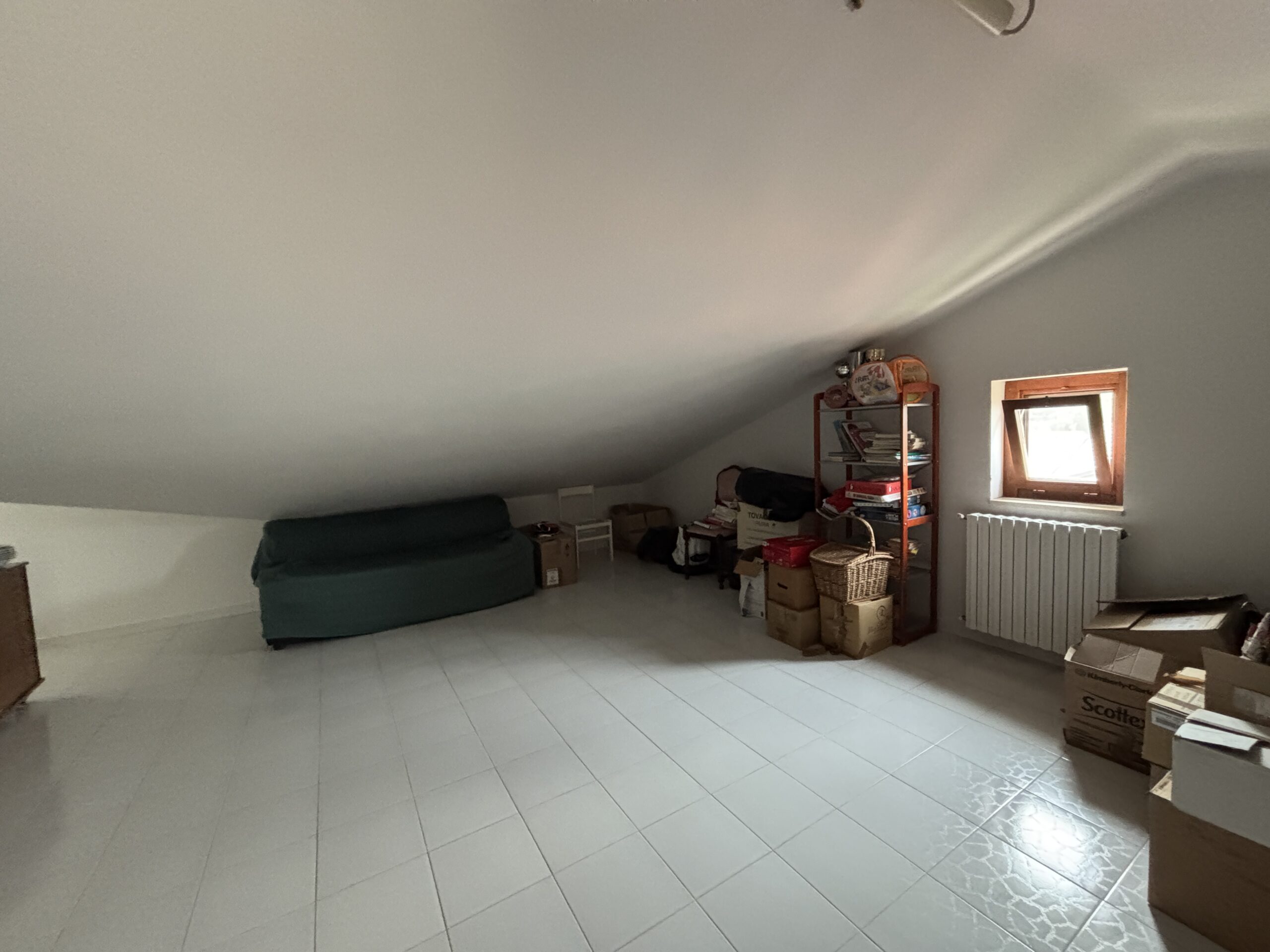Ampia proprietà, con giardino e arredi di alta qualità