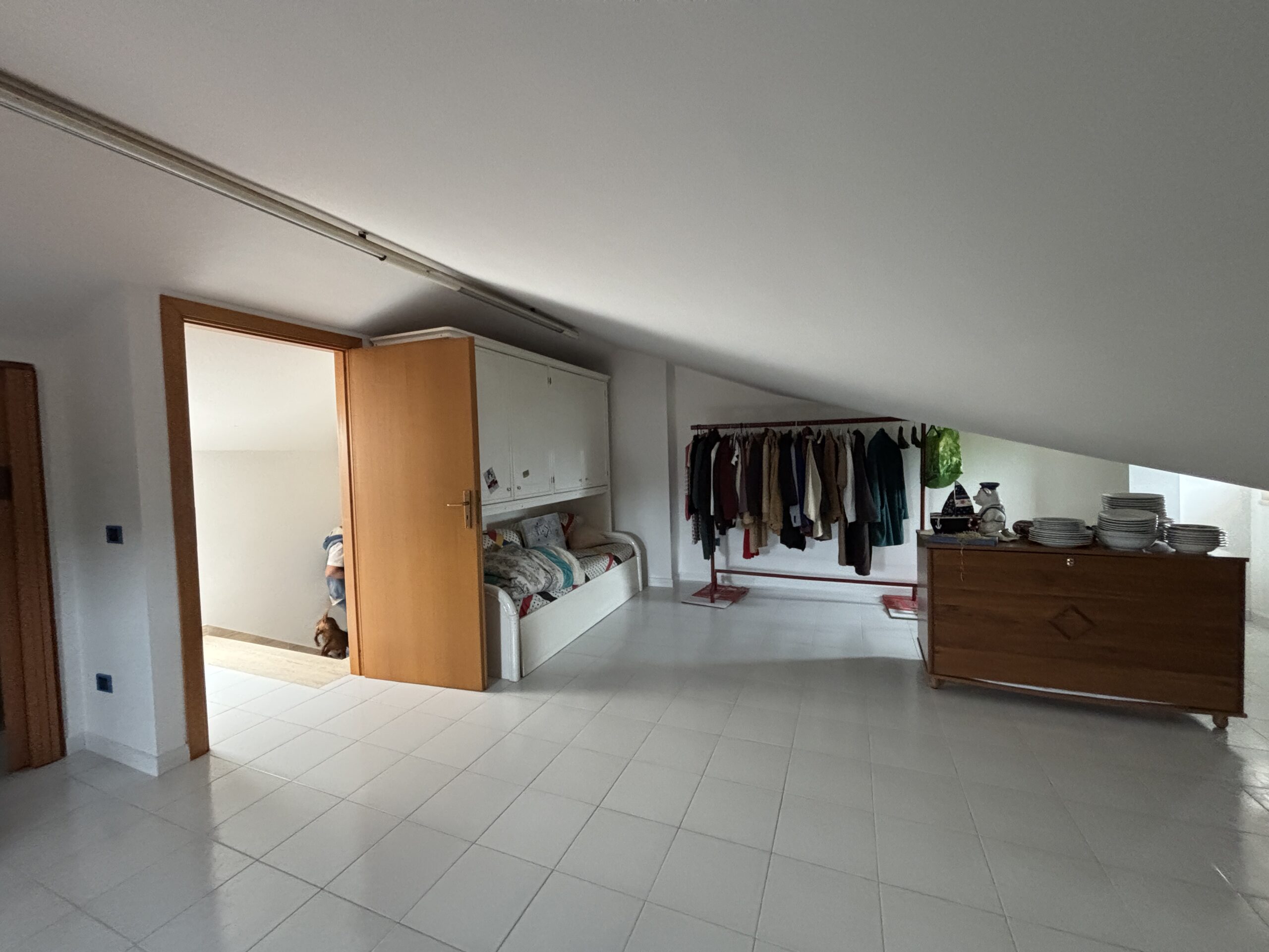Ampia proprietà, con giardino e arredi di alta qualità