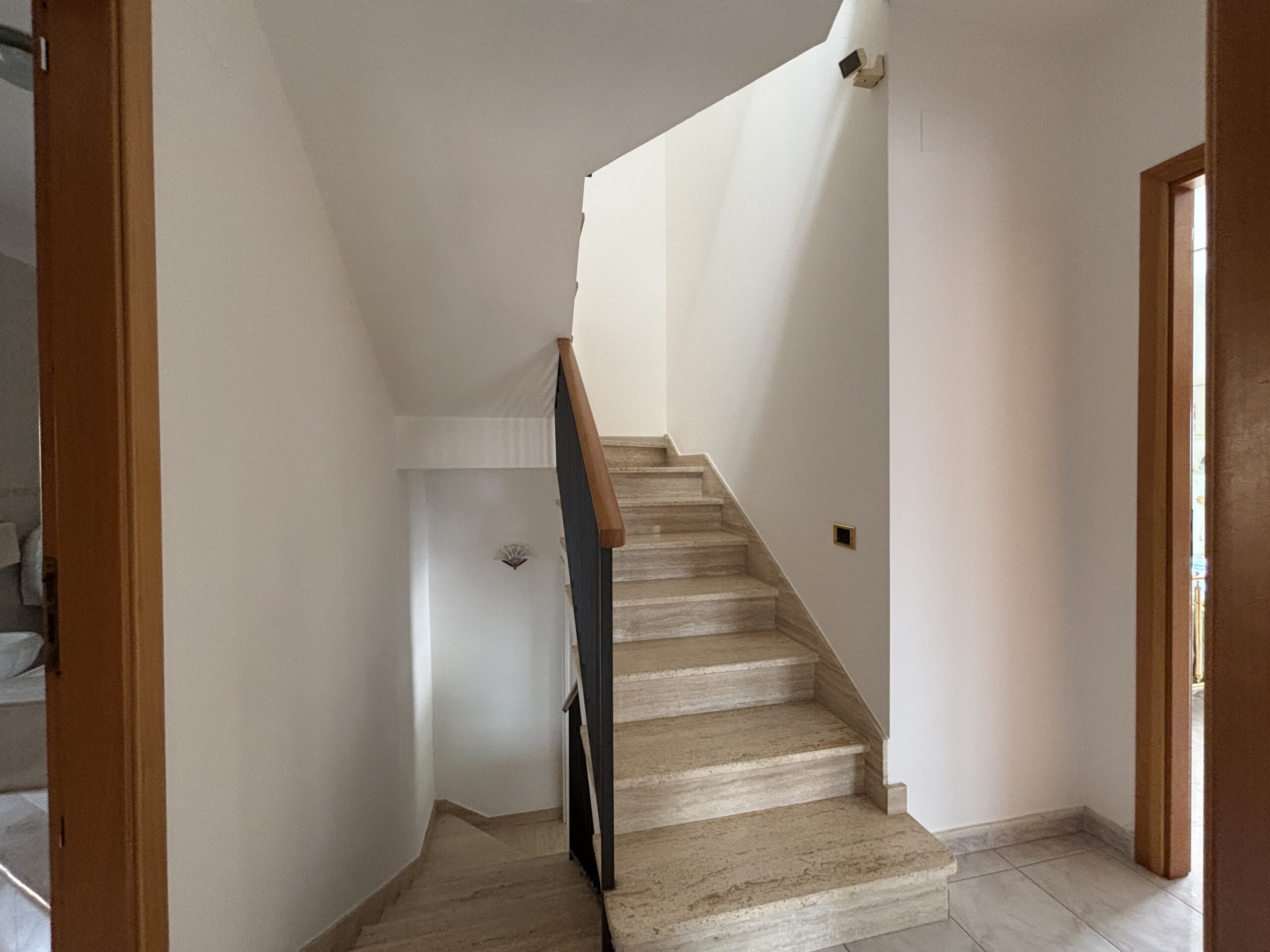 Ampia proprietà, con giardino e arredi di alta qualità
