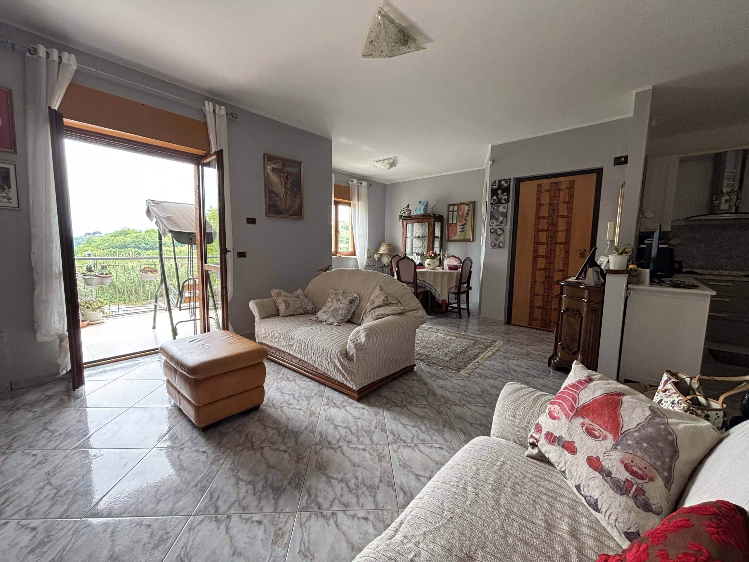 Ampia proprietà, con giardino e arredi di alta qualità