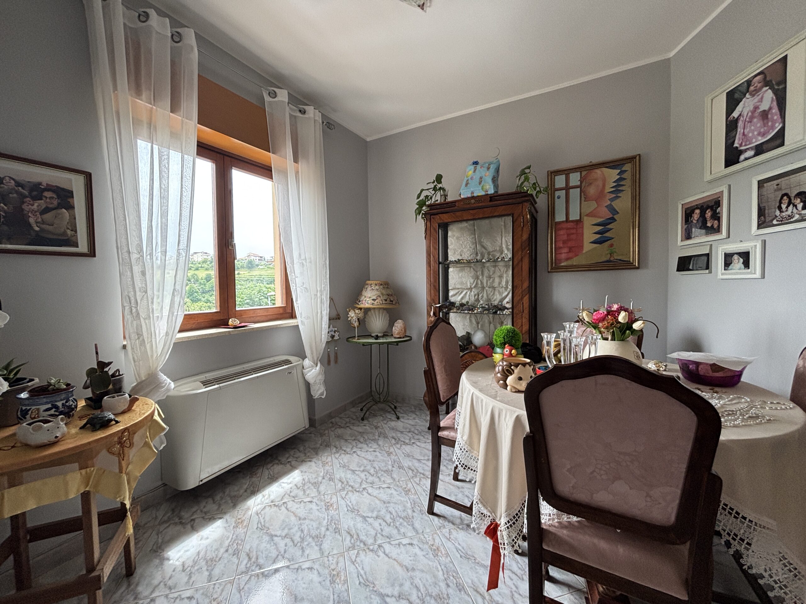 Ampia proprietà, con giardino e arredi di alta qualità