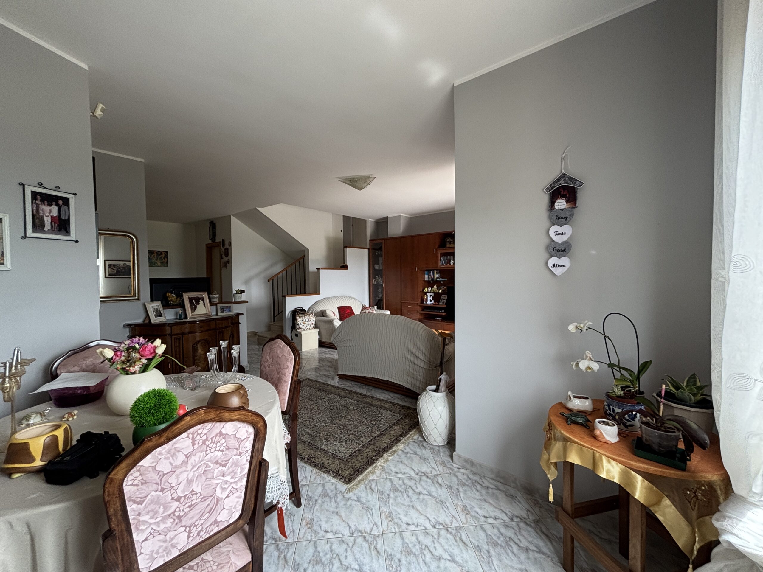Ampia proprietà, con giardino e arredi di alta qualità