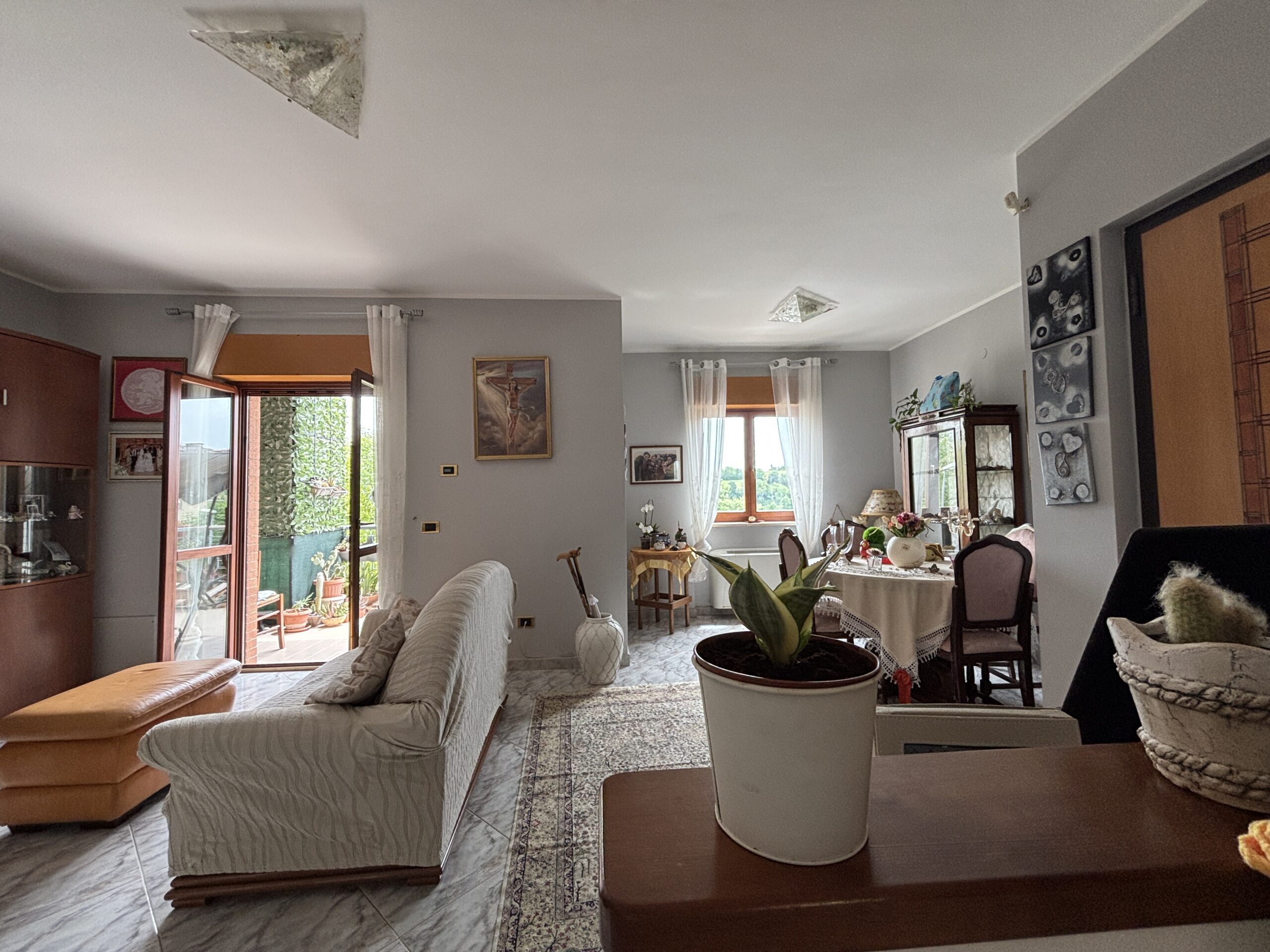 Ampia proprietà, con giardino e arredi di alta qualità