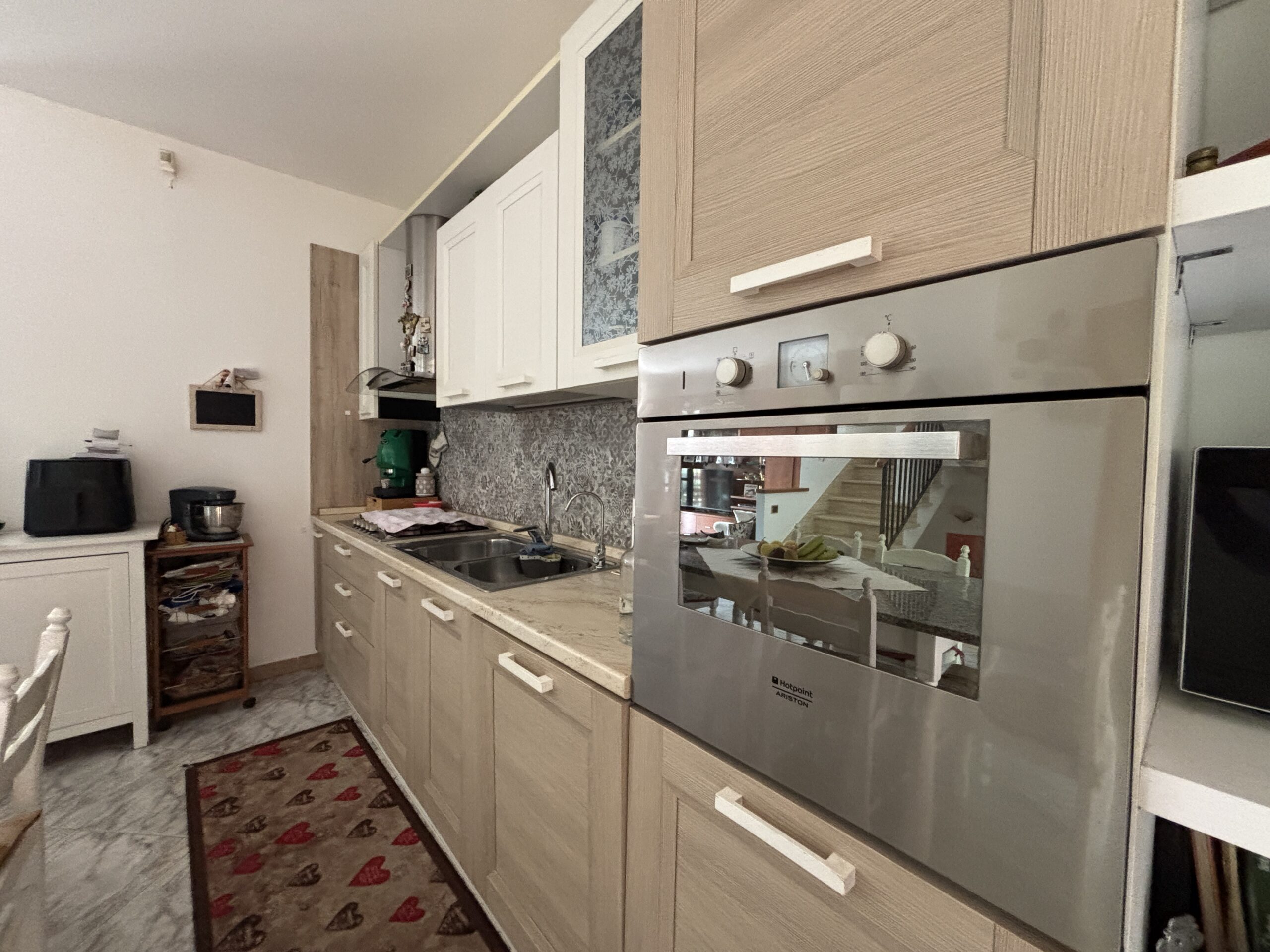 Ampia proprietà, con giardino e arredi di alta qualità