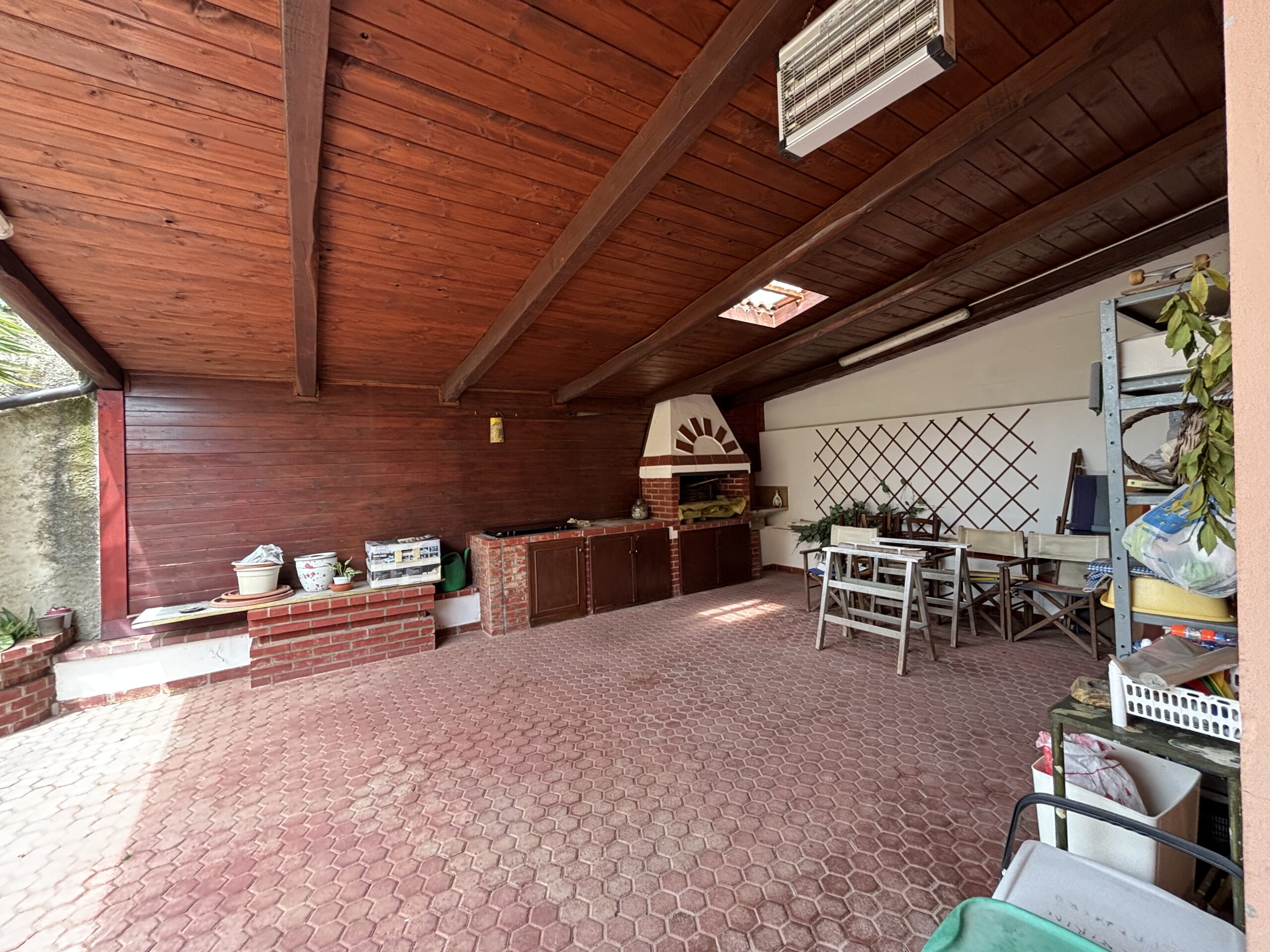 Ampia proprietà, con giardino e arredi di alta qualità
