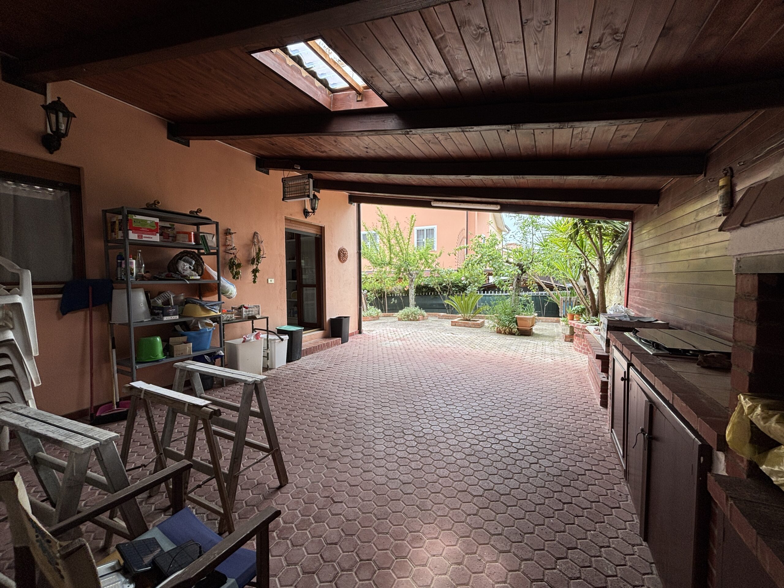 Ampia proprietà, con giardino e arredi di alta qualità