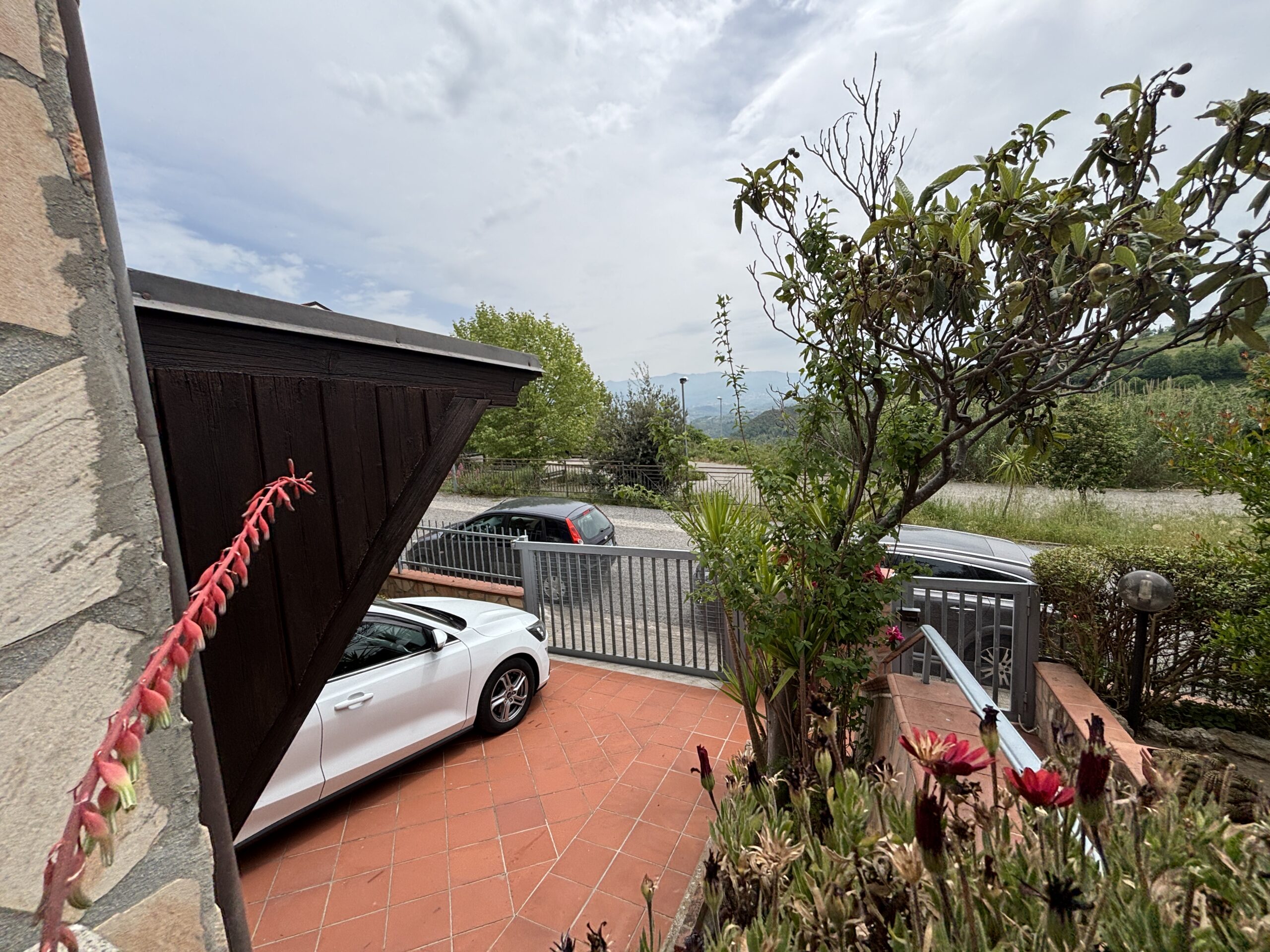 Ampia proprietà, con giardino e arredi di alta qualità