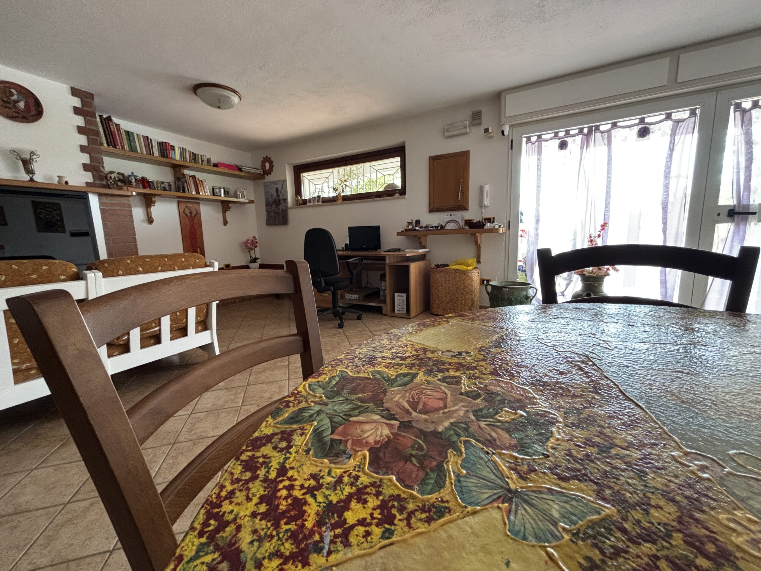 Ampia proprietà, con giardino e arredi di alta qualità