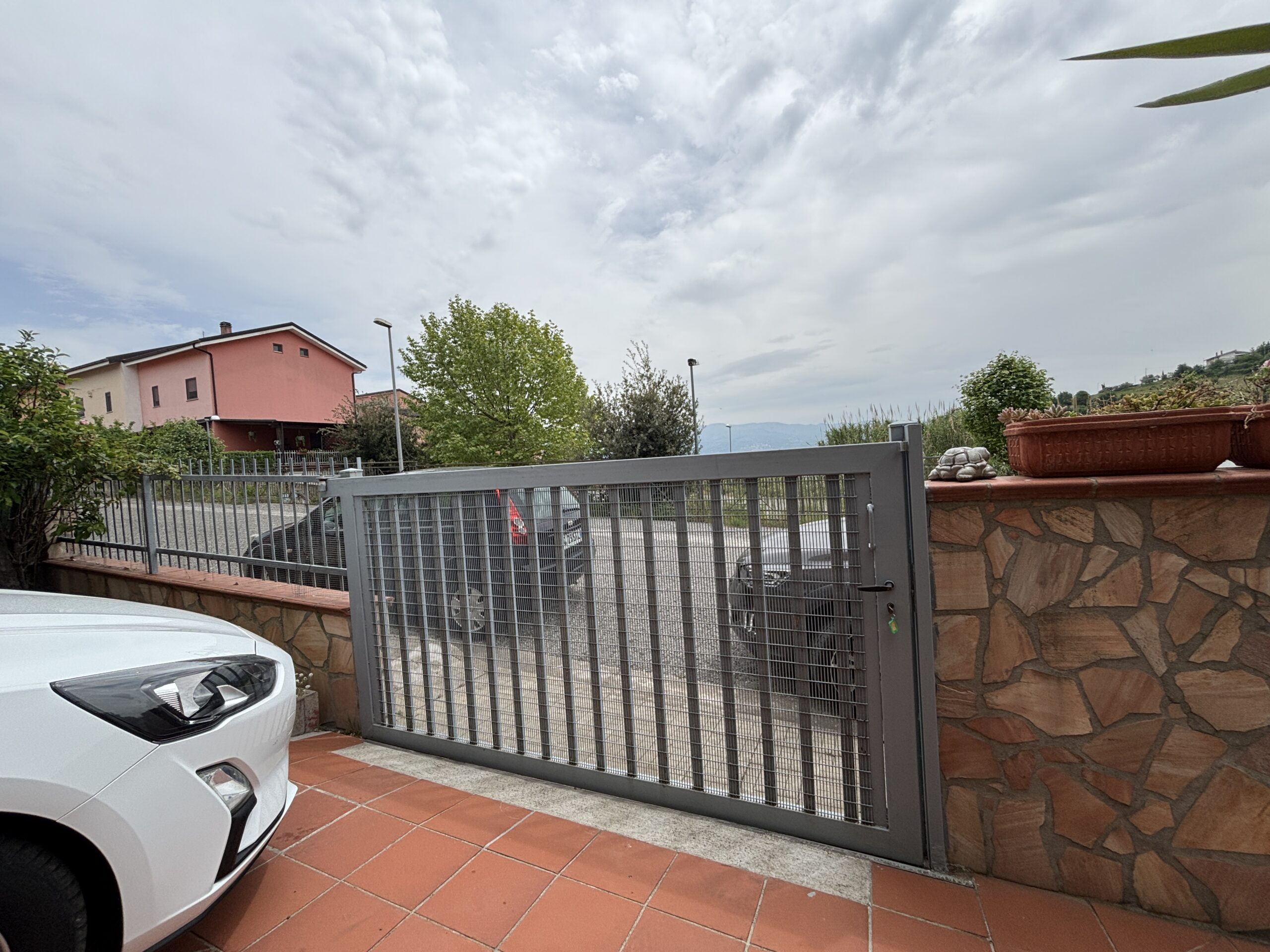 Ampia proprietà, con giardino e arredi di alta qualità