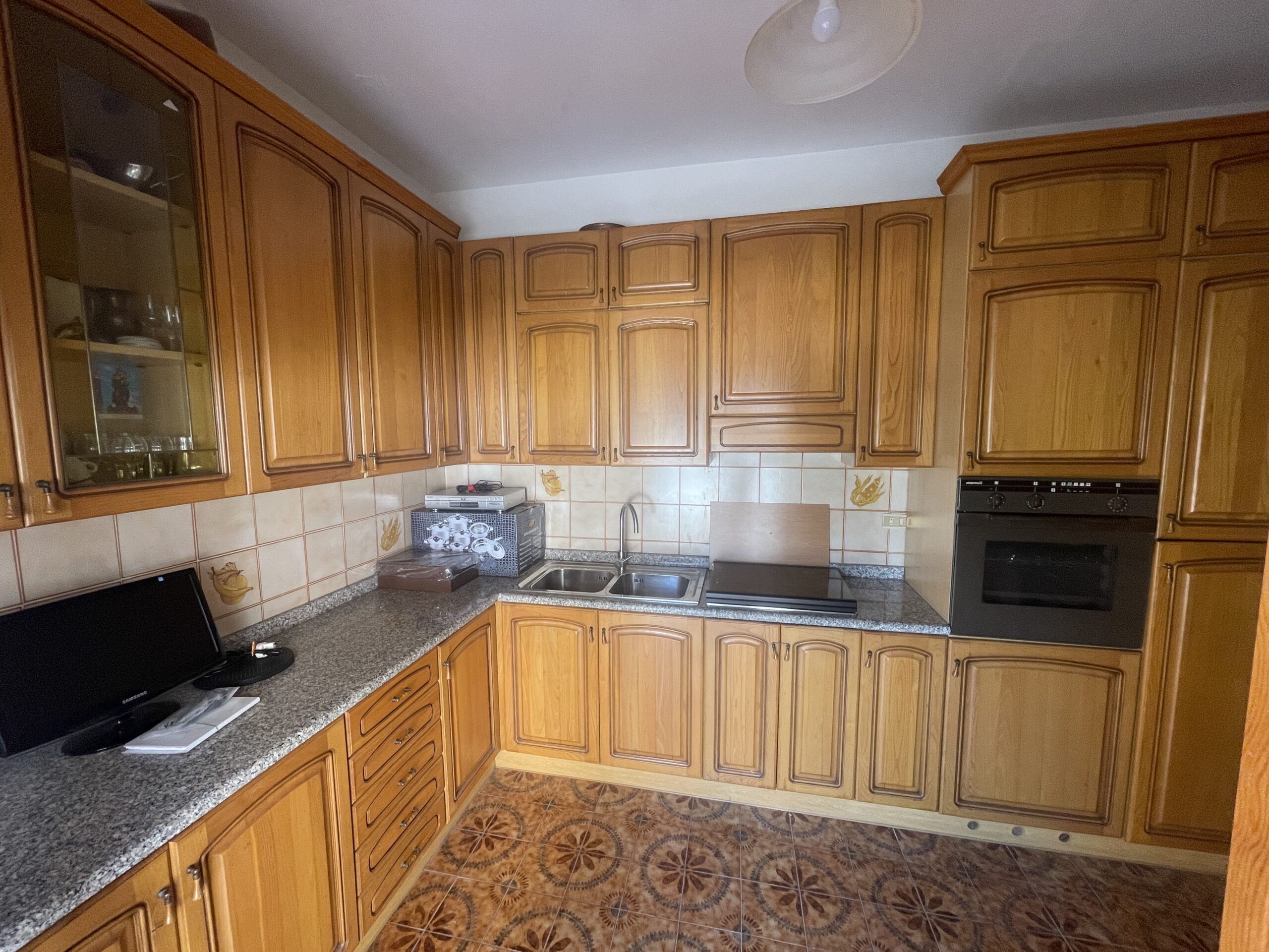 A spacious flat with a balcony overlooking the sea and a large terrace