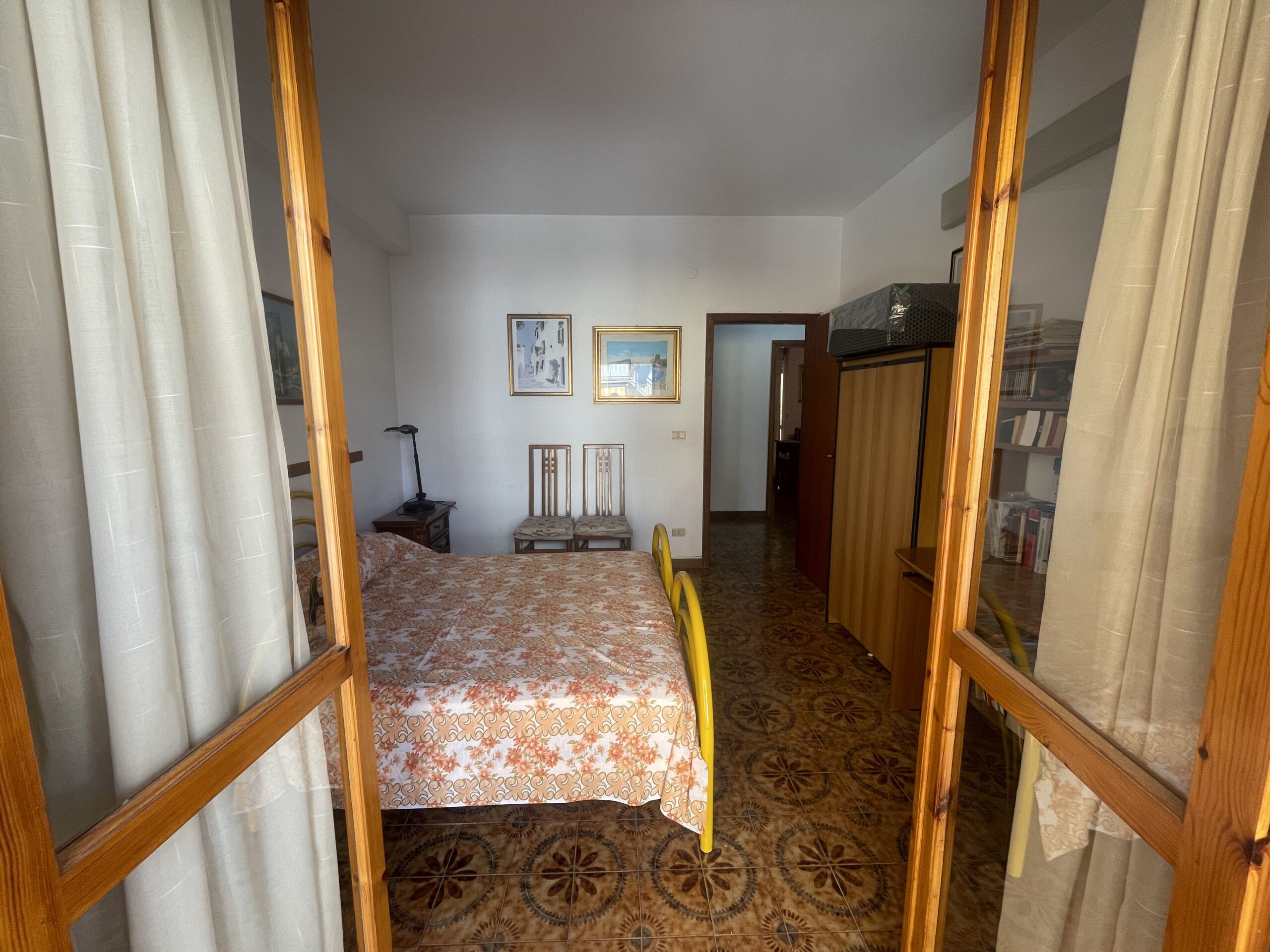 A spacious flat with a balcony overlooking the sea and a large terrace