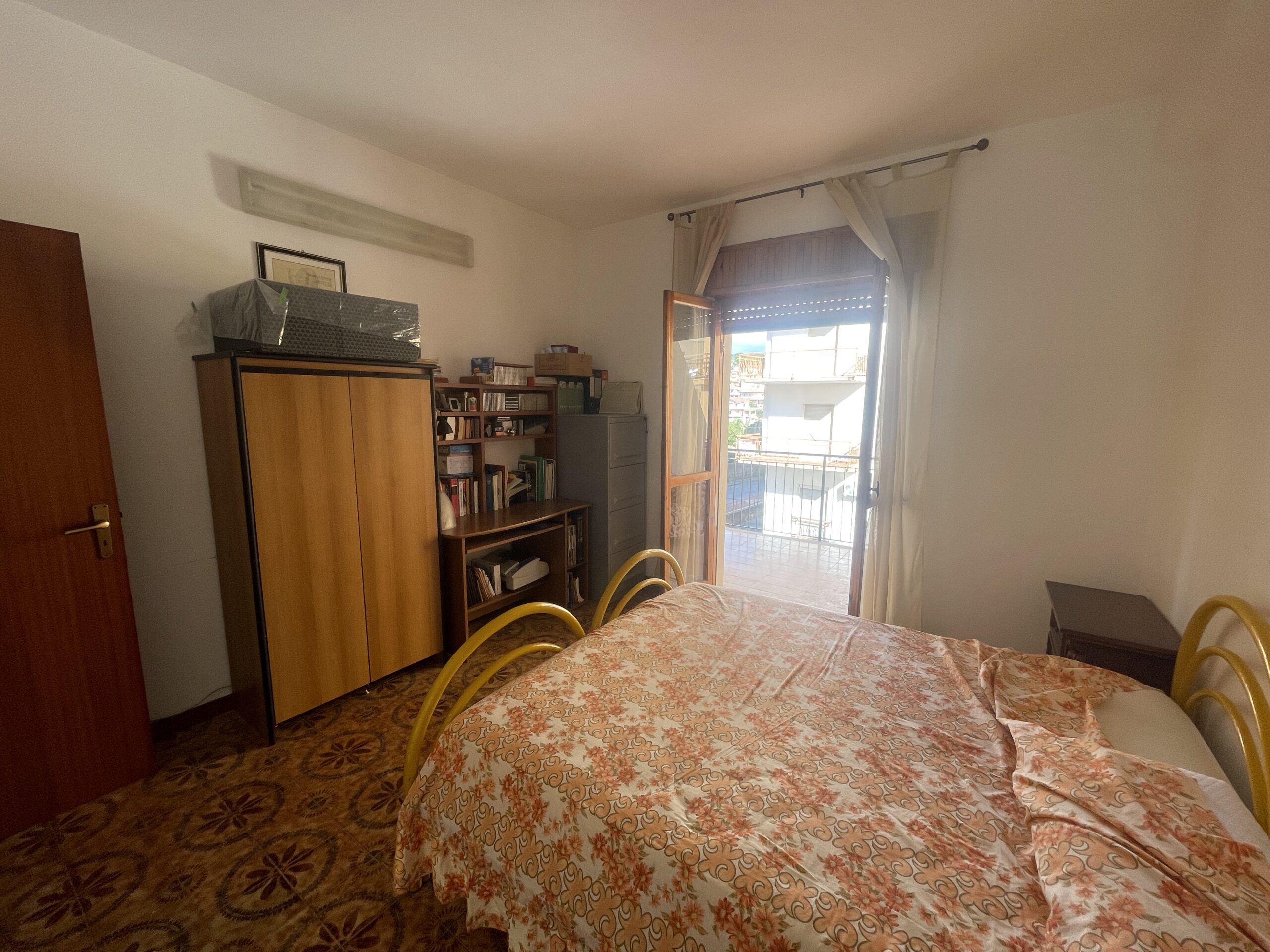 A spacious flat with a balcony overlooking the sea and a large terrace