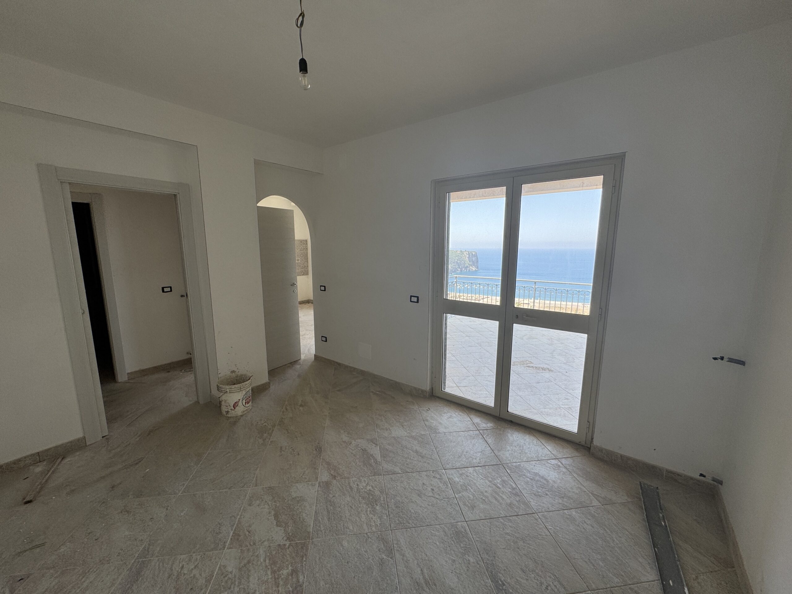 A flat with a view of the Tyrrhenian Sea and the island of Dino