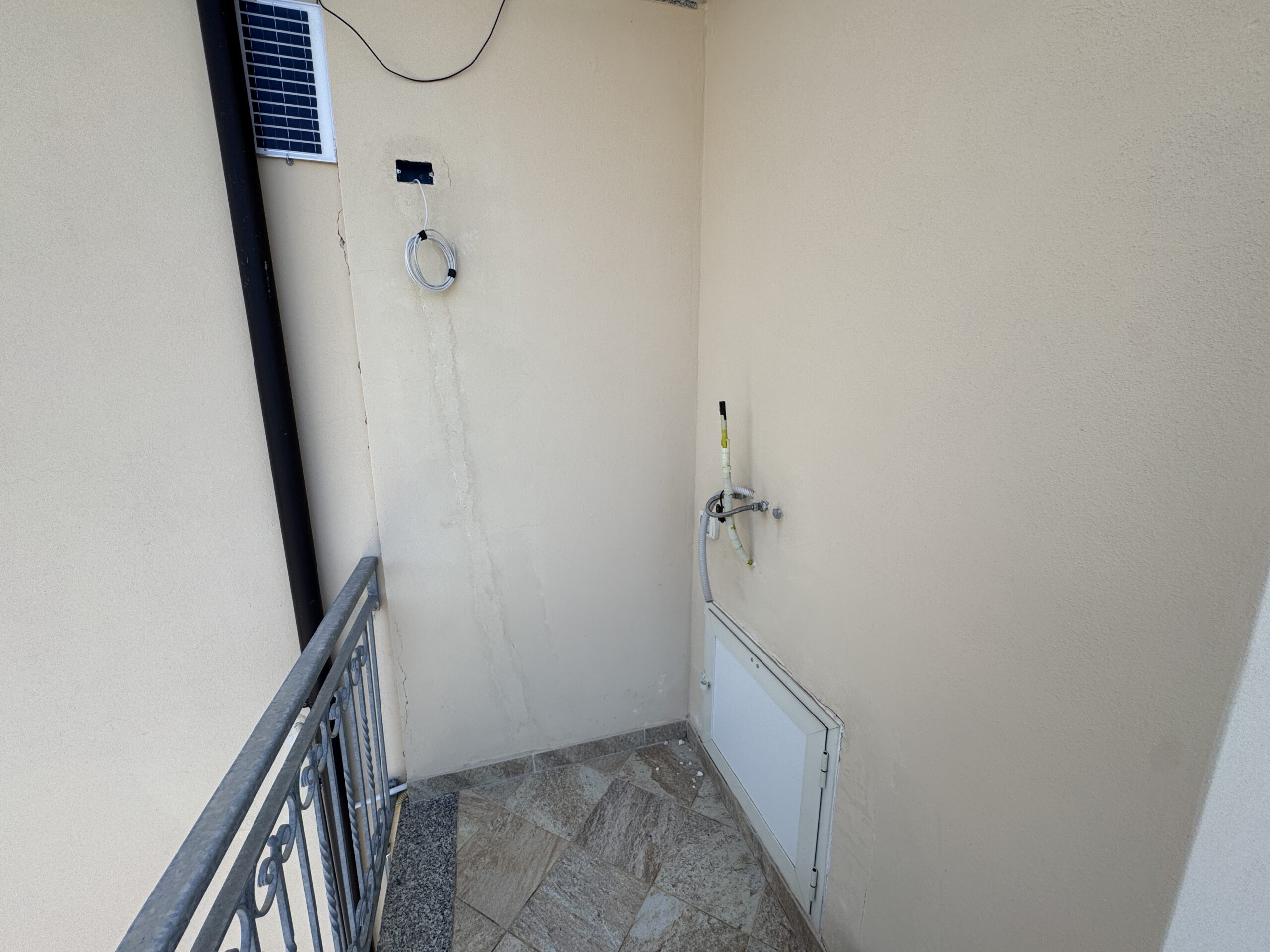 A flat with a view of the Tyrrhenian Sea and the island of Dino