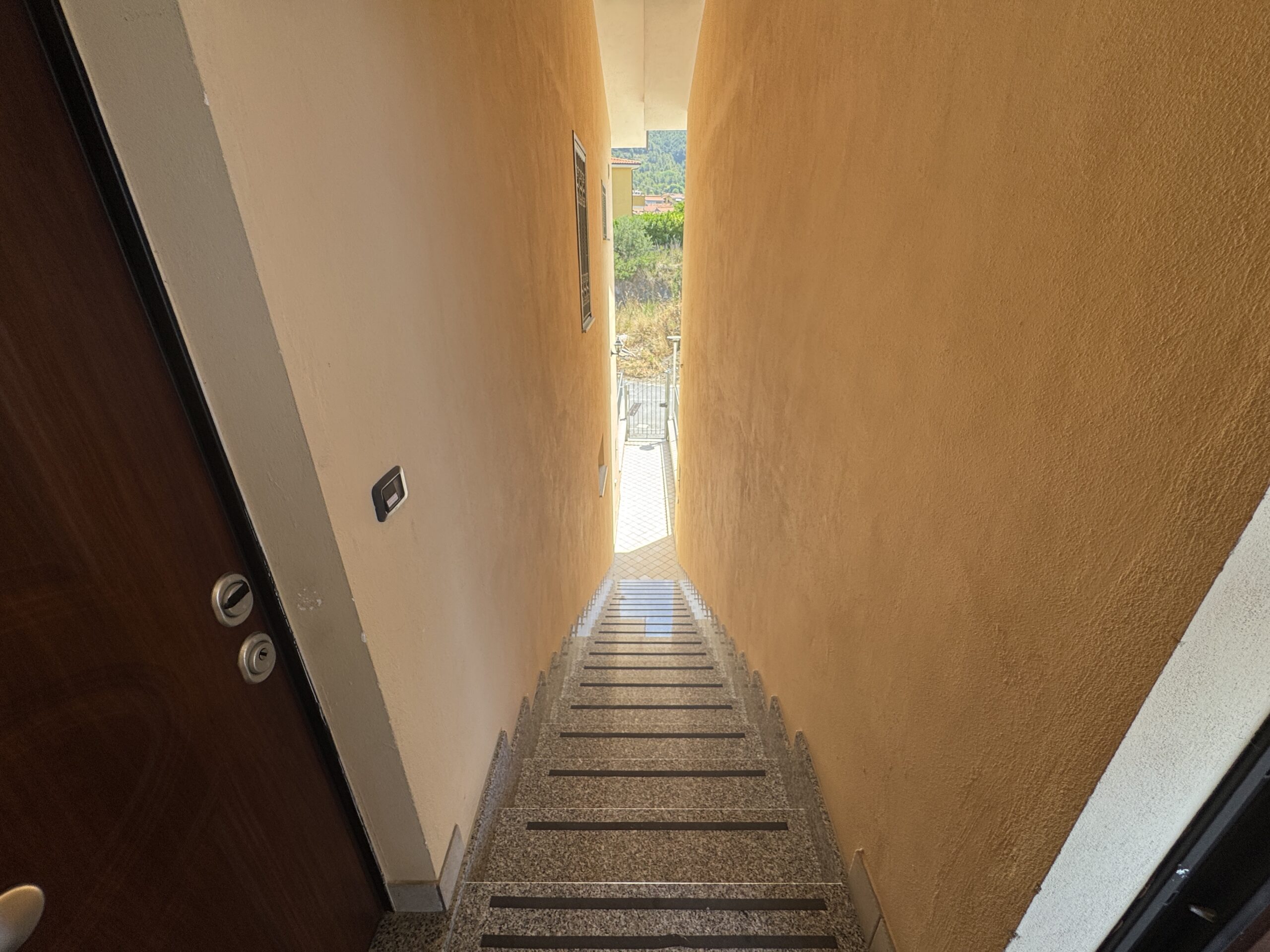 A flat with a view of the Tyrrhenian Sea and the island of Dino