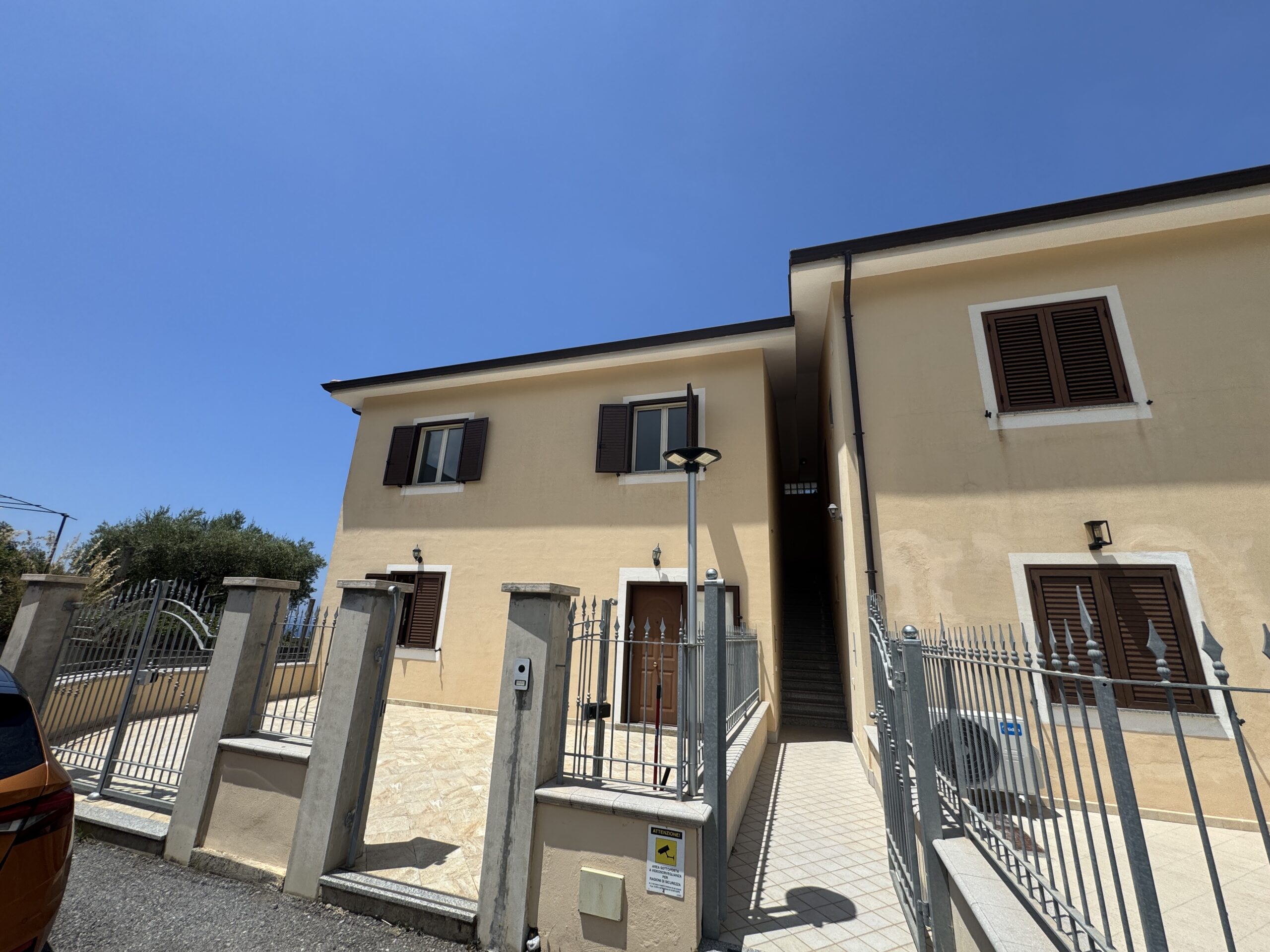 A flat with a view of the Tyrrhenian Sea and the island of Dino