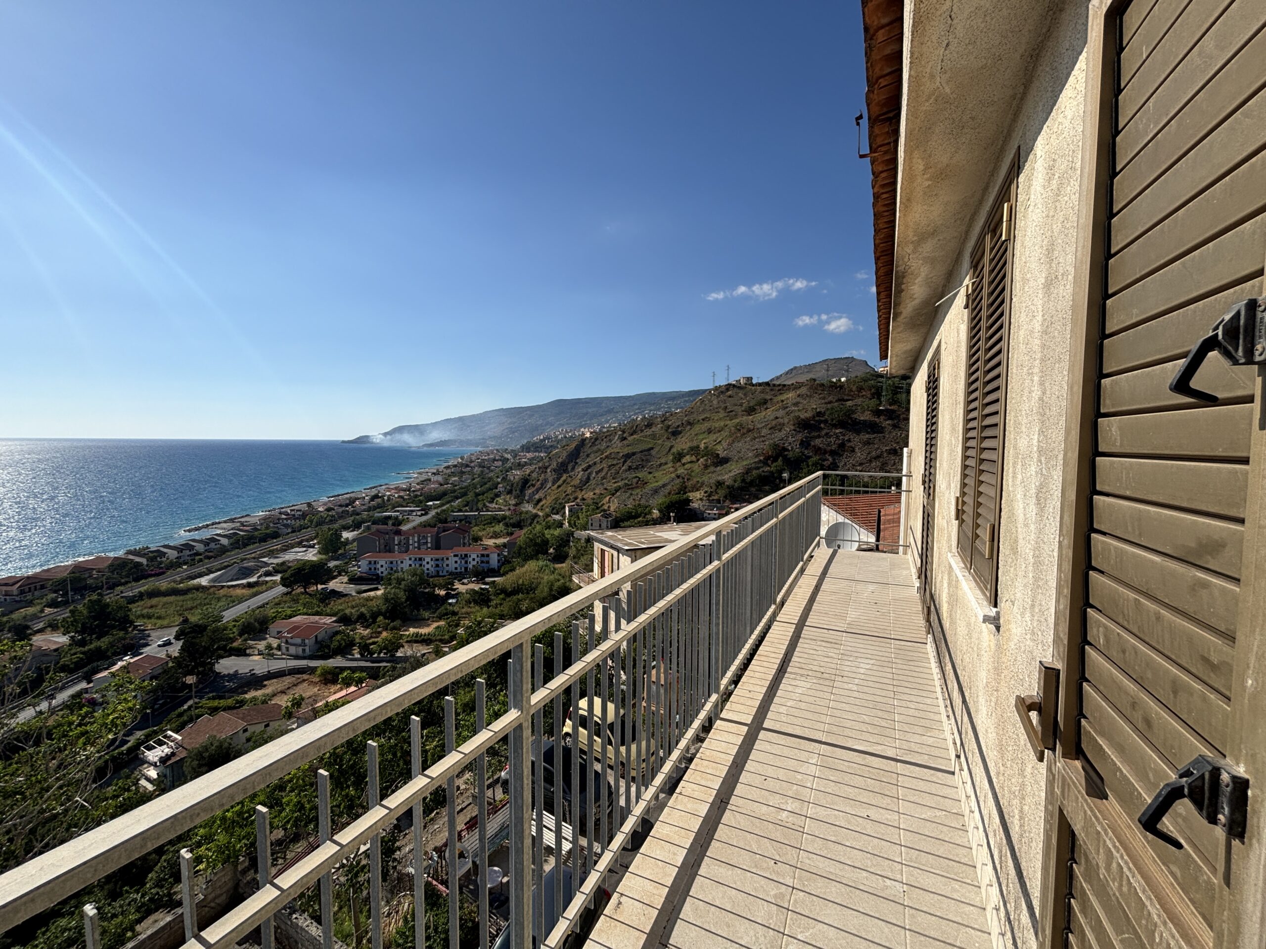 Casa con balconi sul mare ad Acquappesa