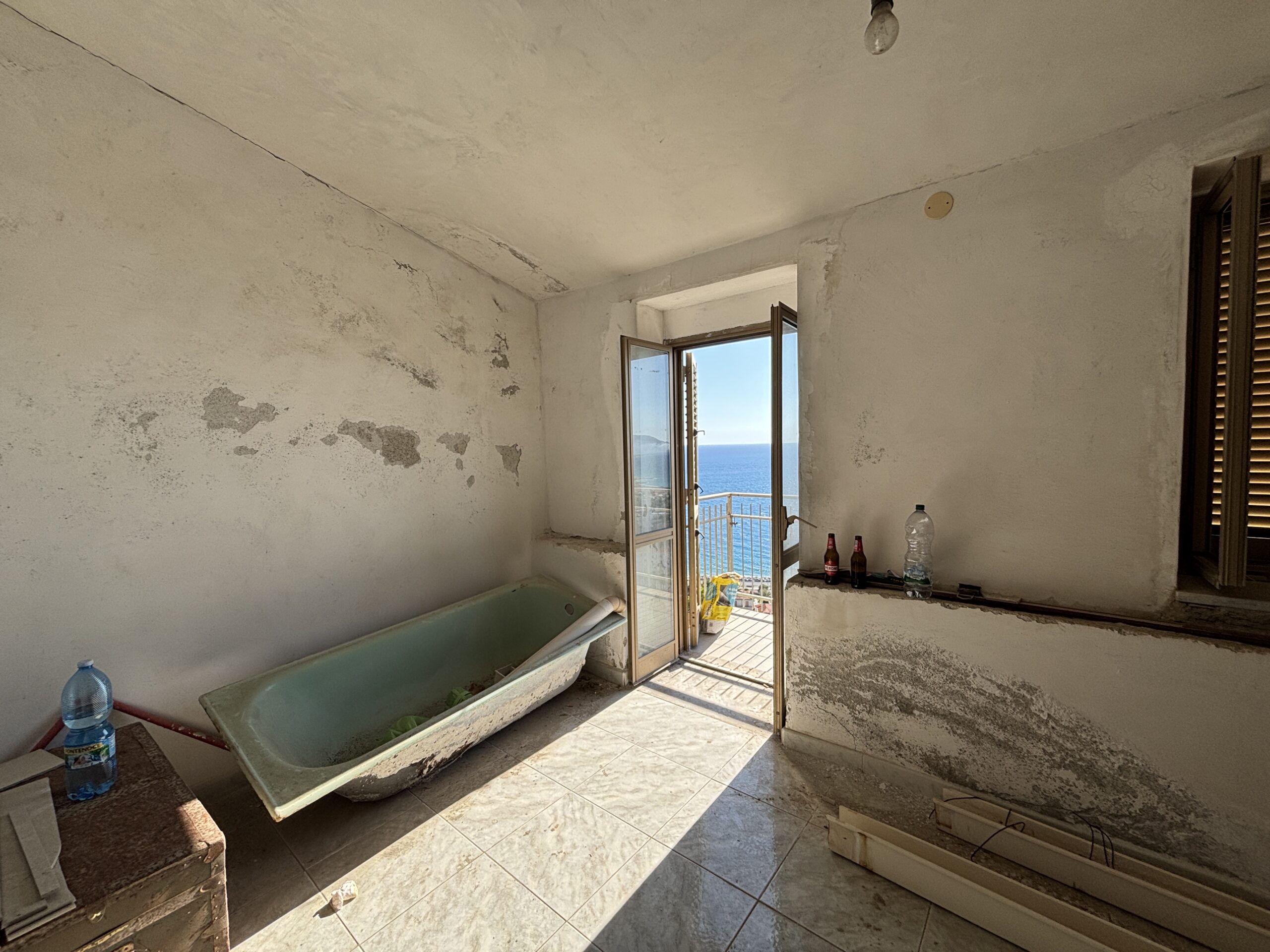 Casa con balconi sul mare ad Acquappesa