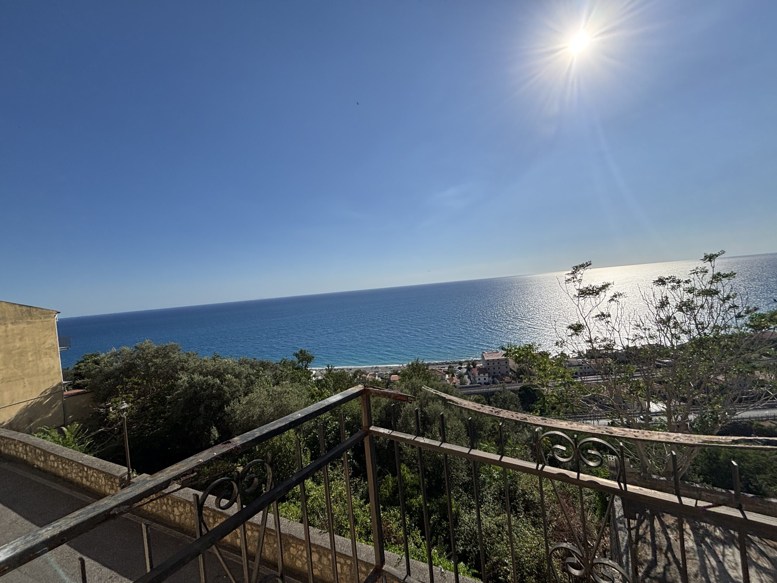 Casa con balconi sul mare ad Acquappesa