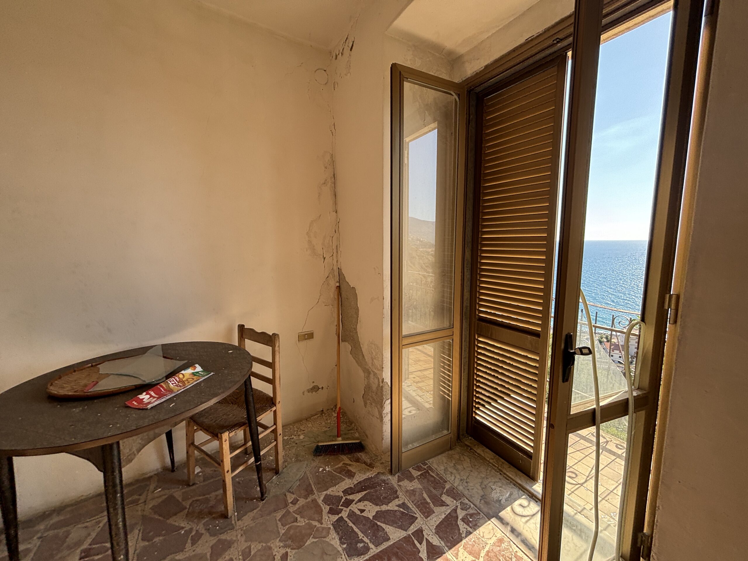 Casa con balconi sul mare ad Acquappesa