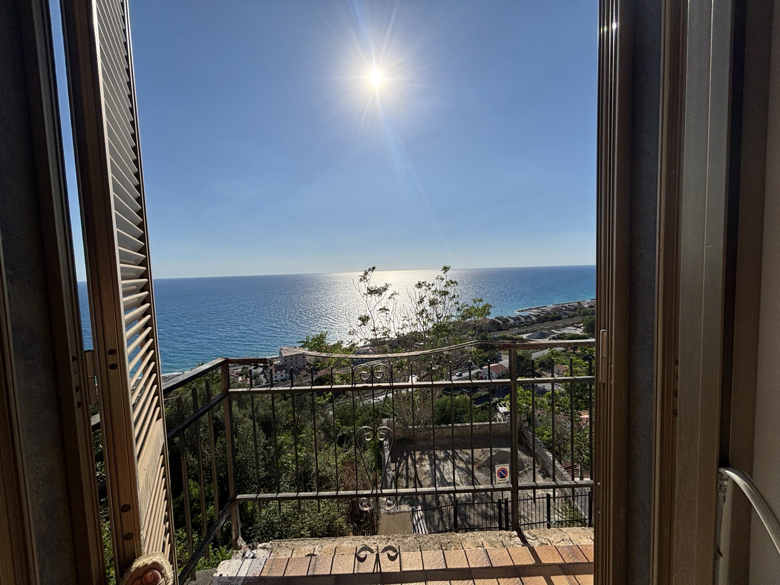 Casa con balconi sul mare ad Acquappesa