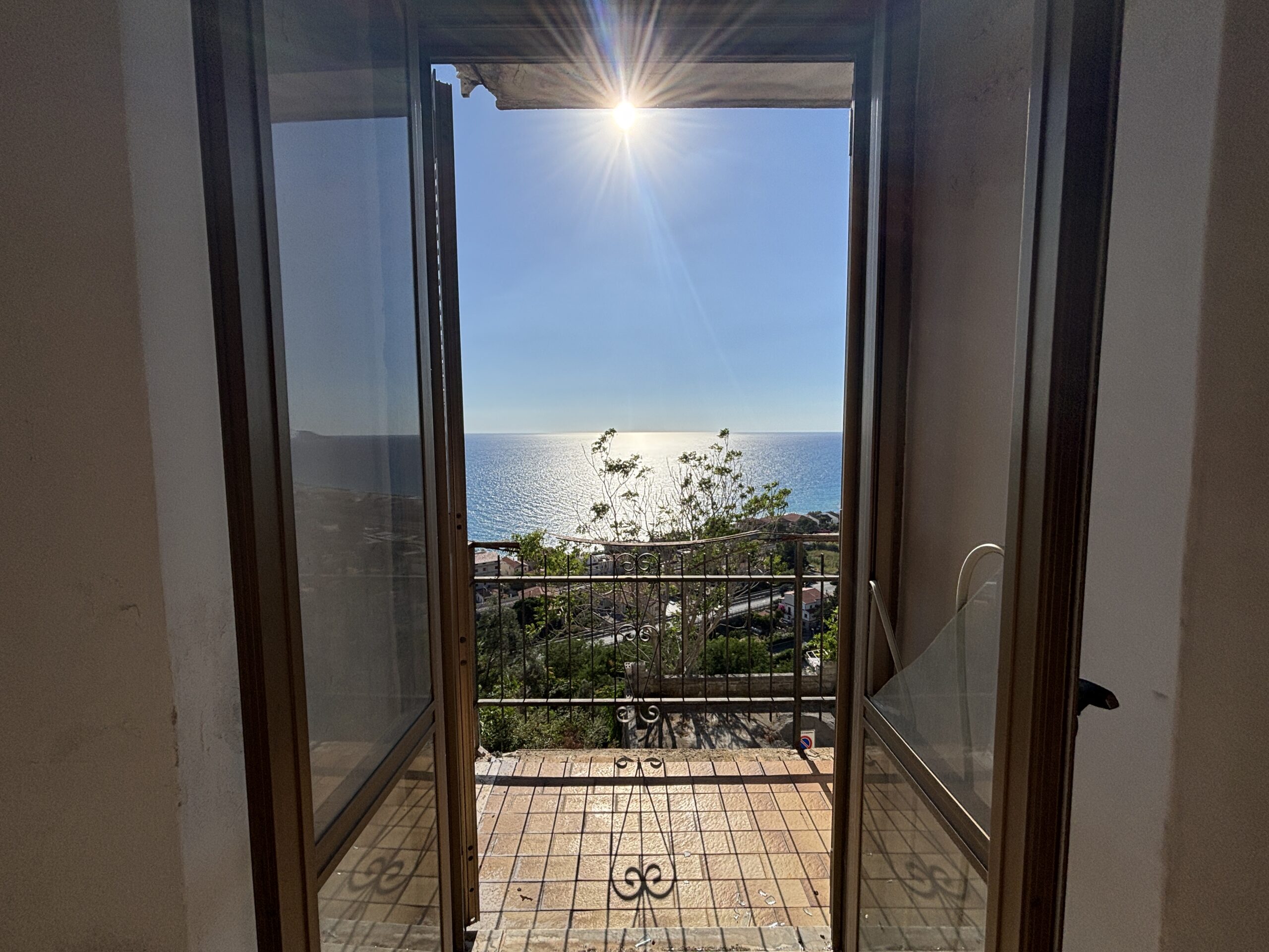 Casa con balconi sul mare ad Acquappesa