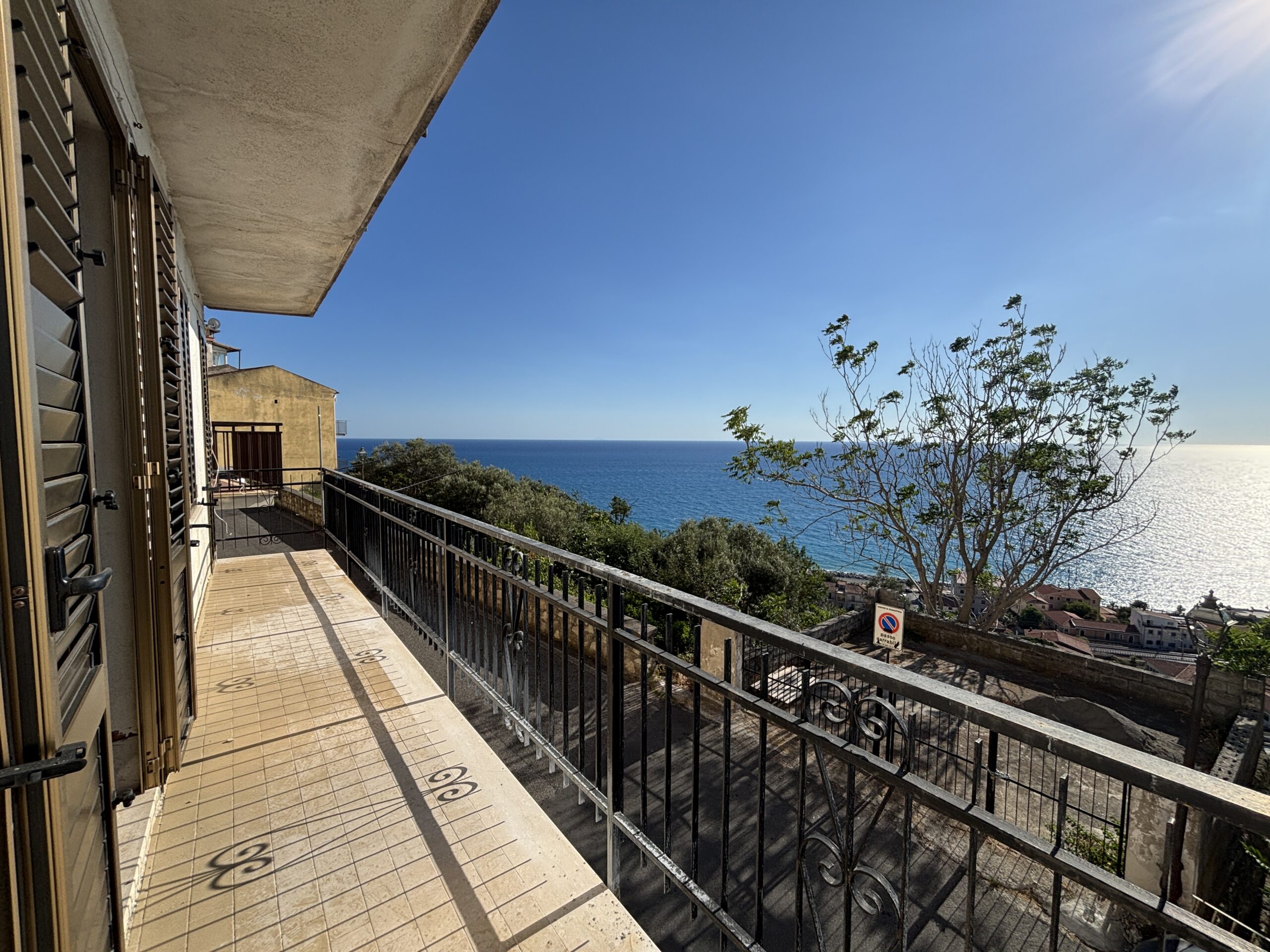 Casa con balconi sul mare ad Acquappesa