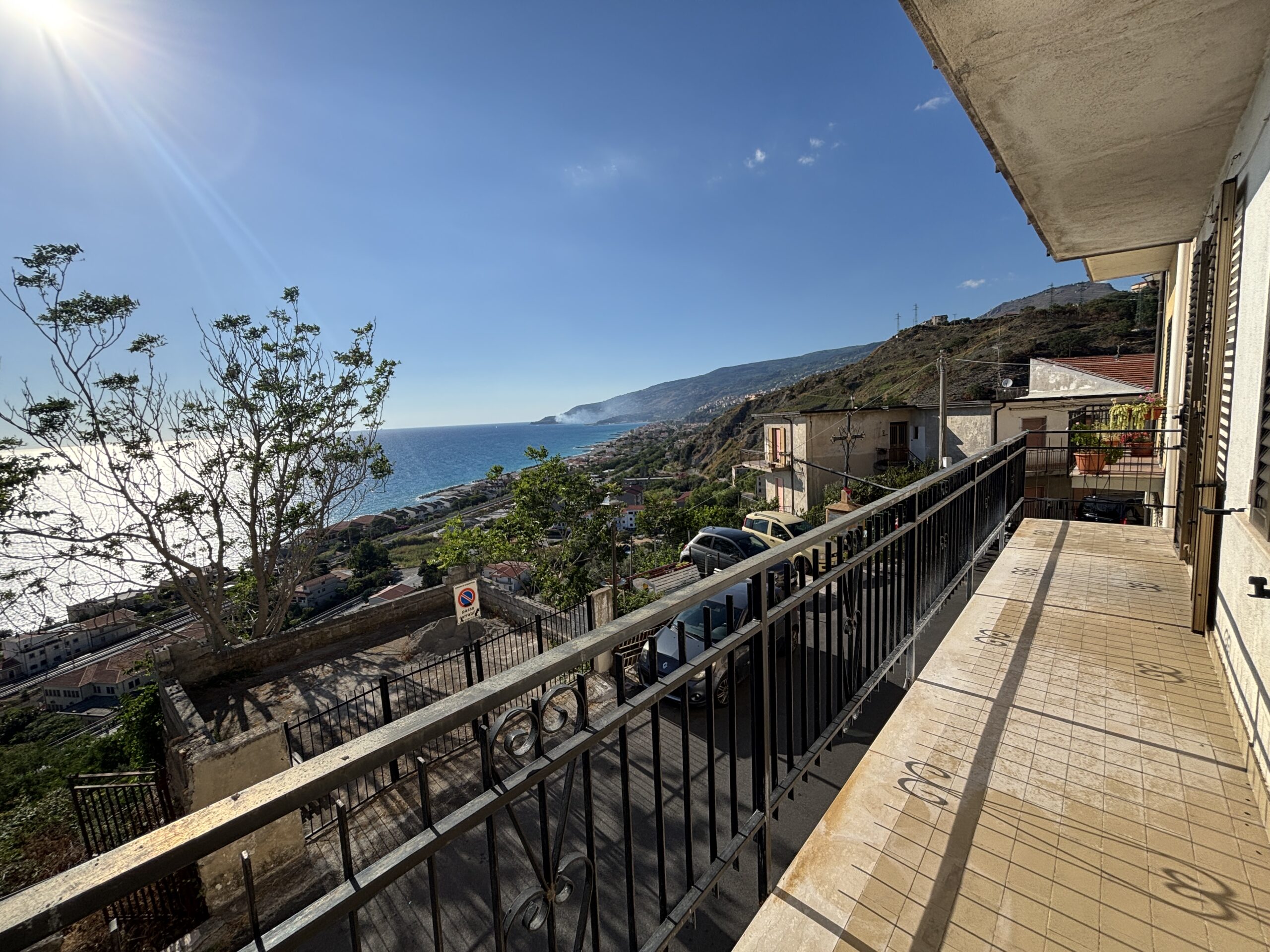 Casa con balconi sul mare ad Acquappesa