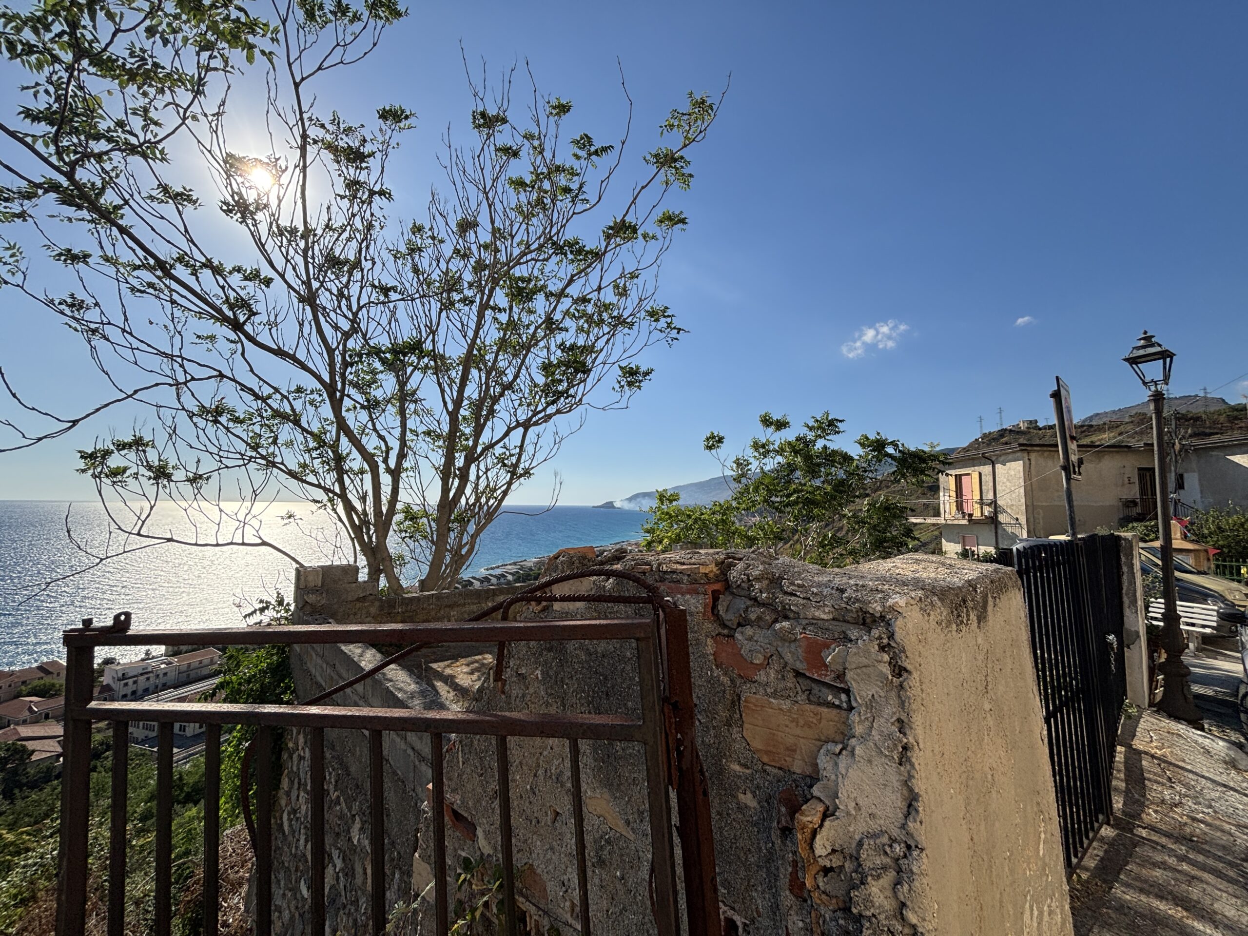Casa con balconi sul mare ad Acquappesa