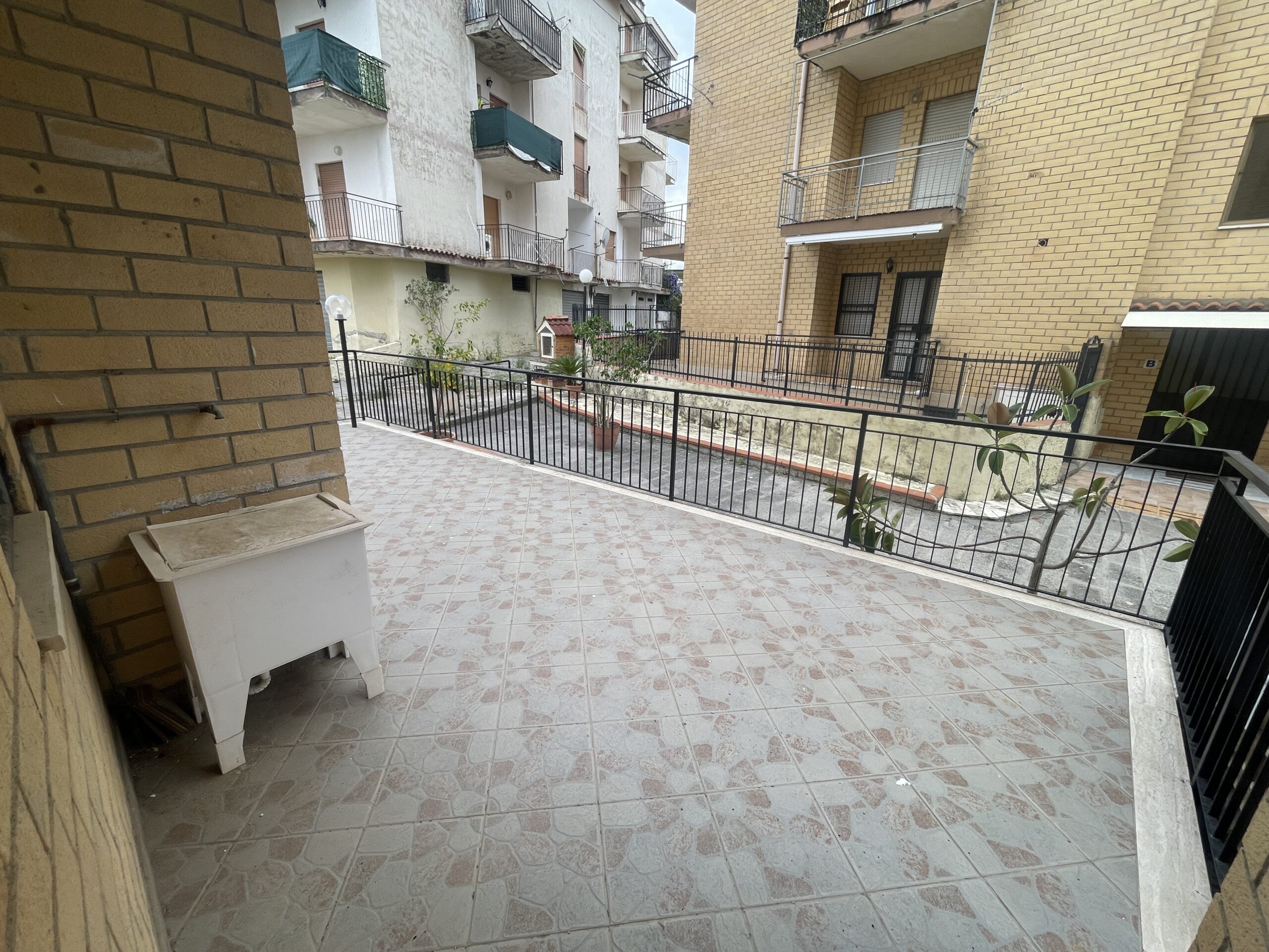 Wygodne mieszkanie w Scalea z tarasem i miejscem parkingowym