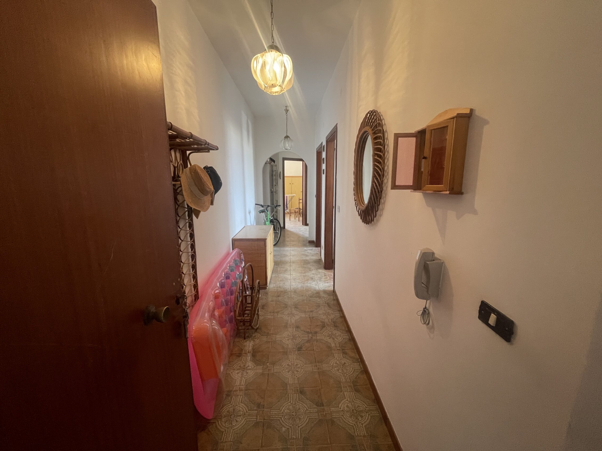 A flat on the second floor with a sea view in Torremezzo
