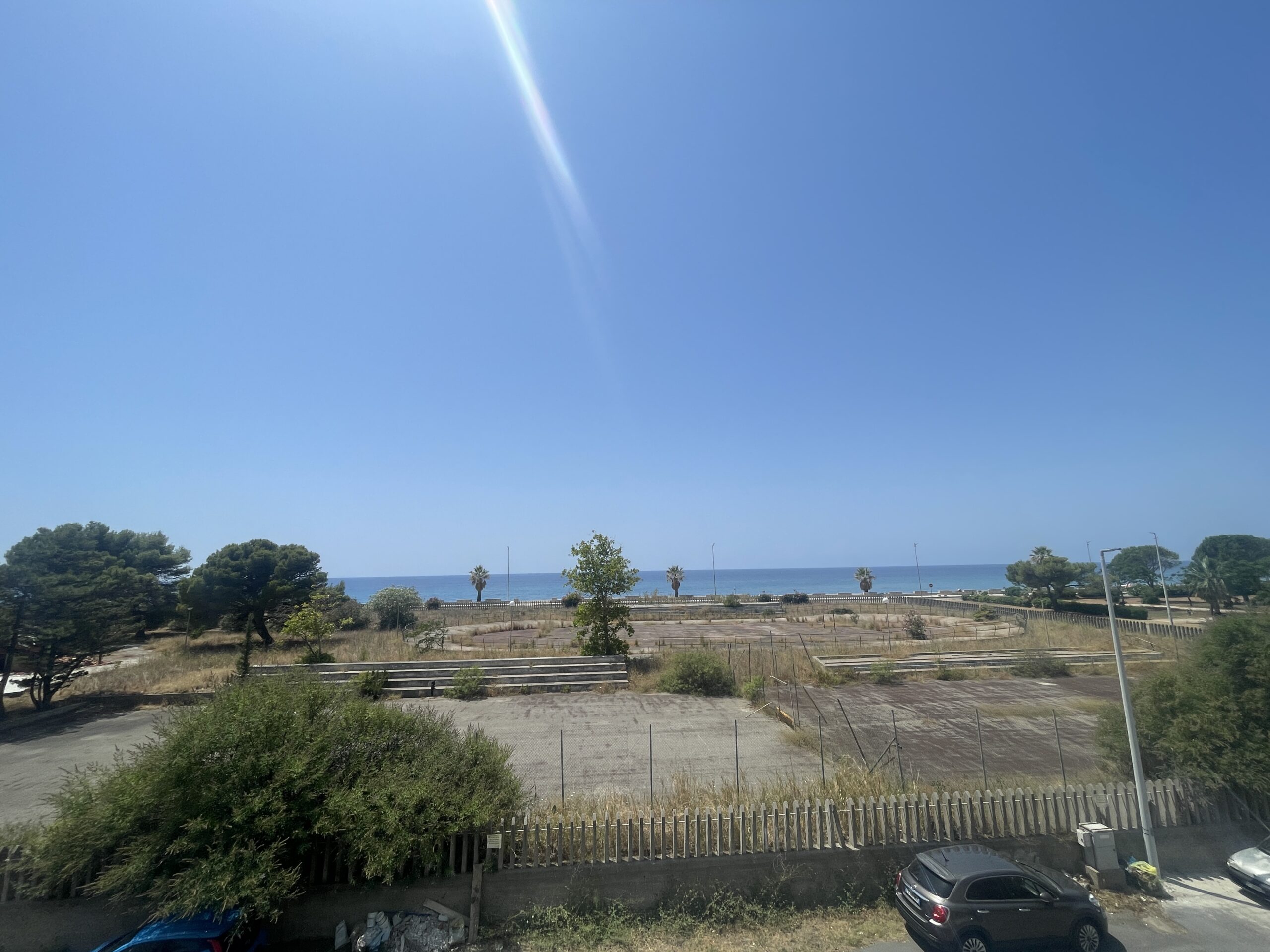 A flat on the second floor with a sea view in Torremezzo