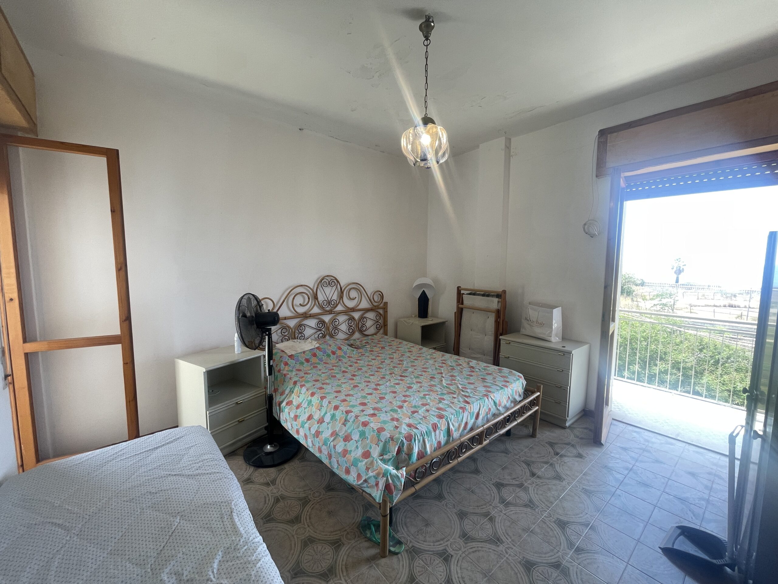 A flat on the second floor with a sea view in Torremezzo