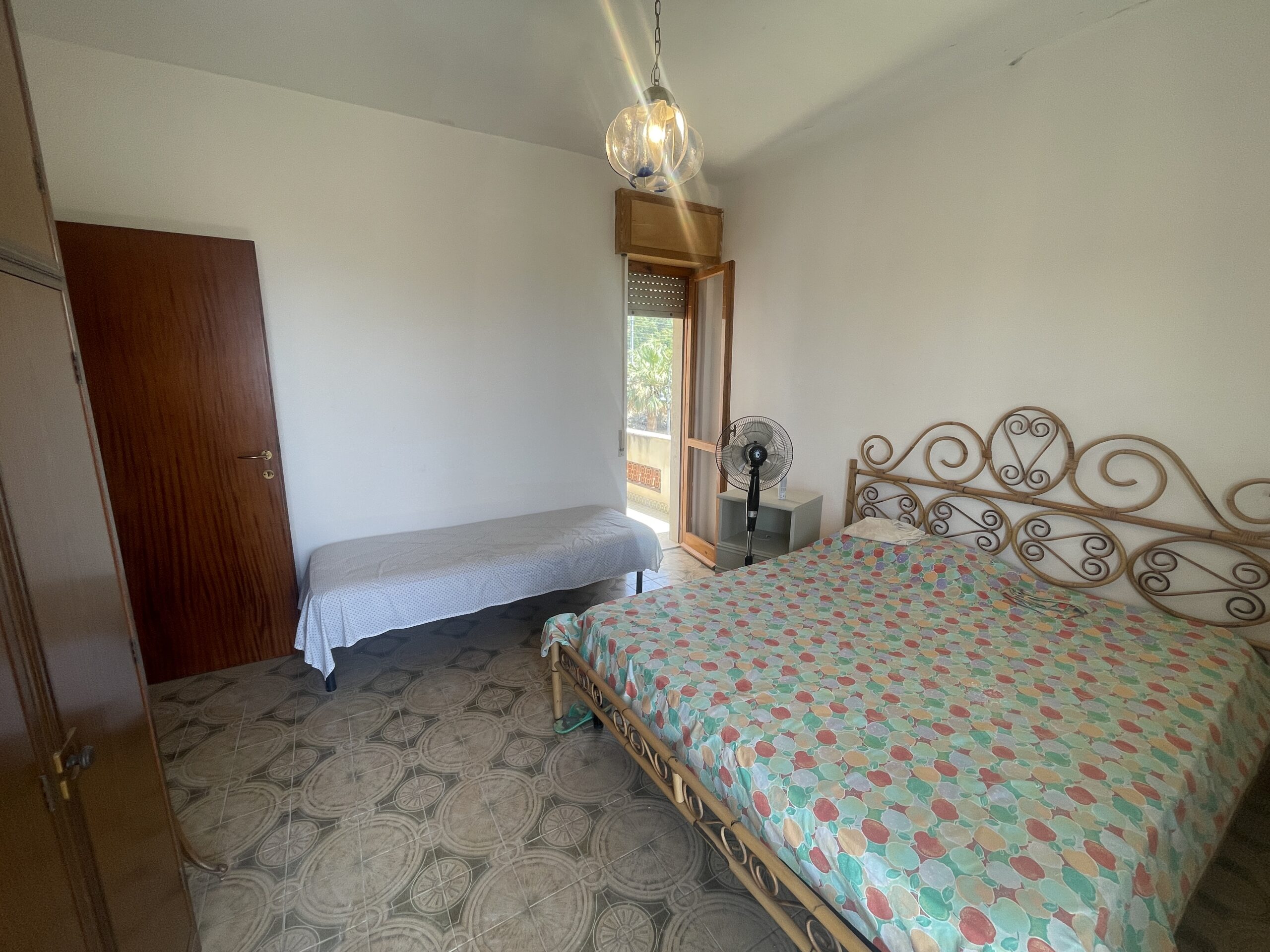 A flat on the second floor with a sea view in Torremezzo